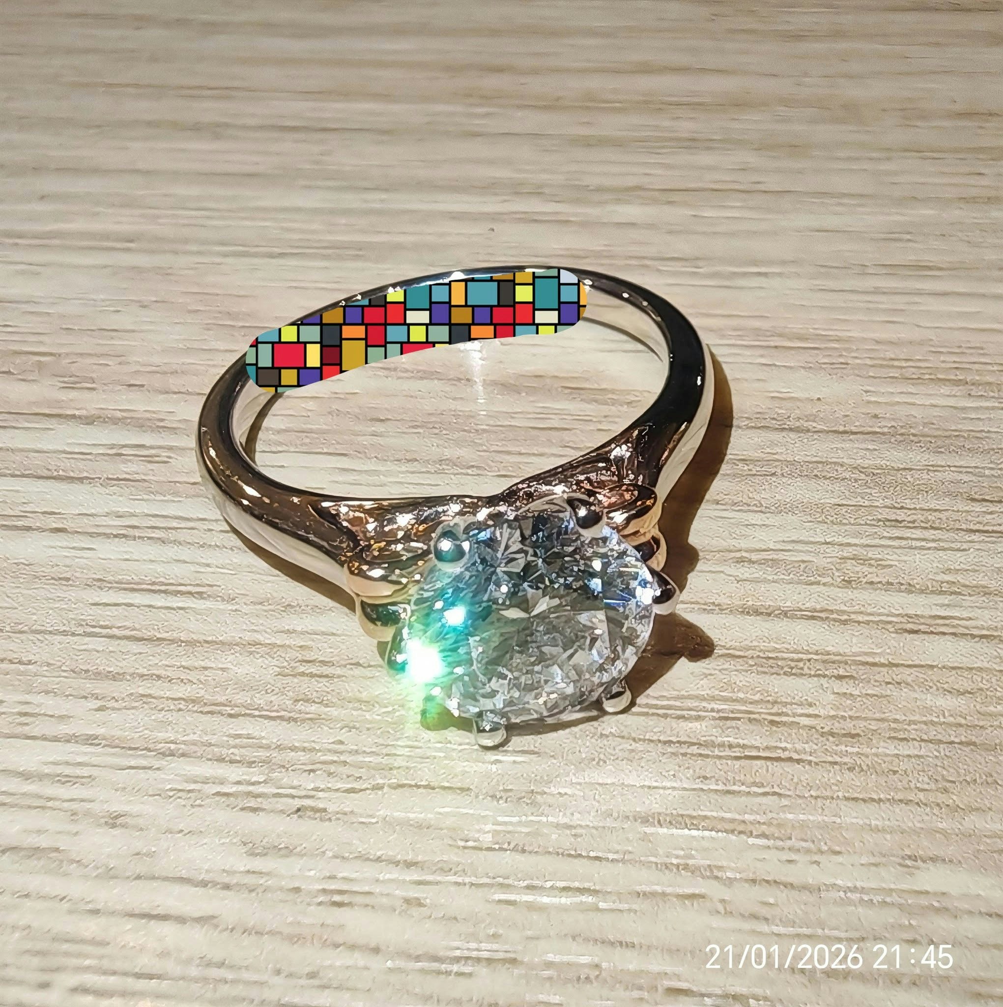 拾获巨钻戒值逾$20万！神钻珍罕到闪盲眼热心港女生寻失主获赞