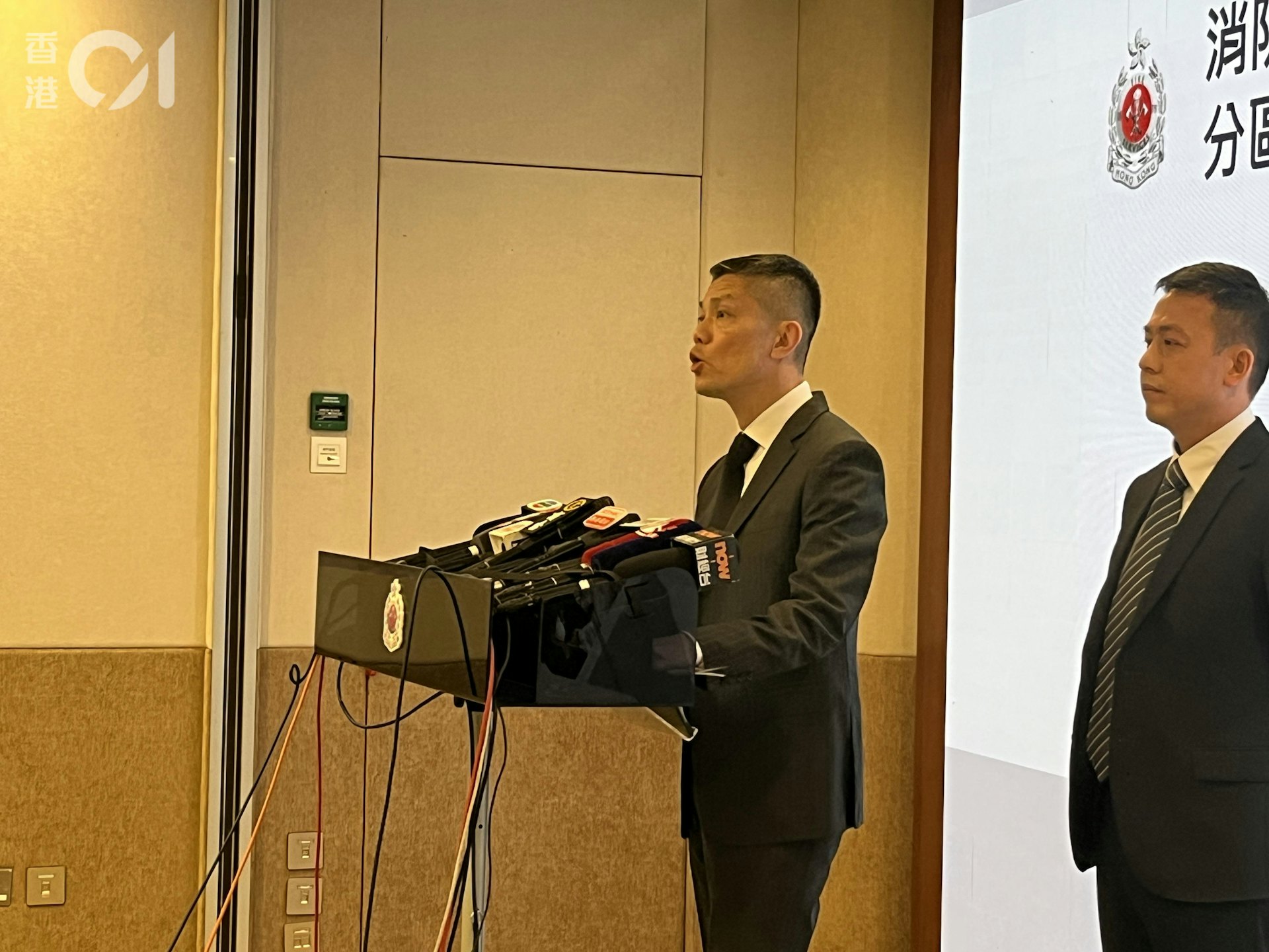 黎健武指,明白市民關注部分高風險大廈,消防正搜集情況較不理想的大廈情報,或加強巡查。(賴卓盈攝) 黎健武指,明白市民關注部分高風險大廈,消防正搜集情況較不理想的大廈情報,或加強巡查。(賴卓盈攝)