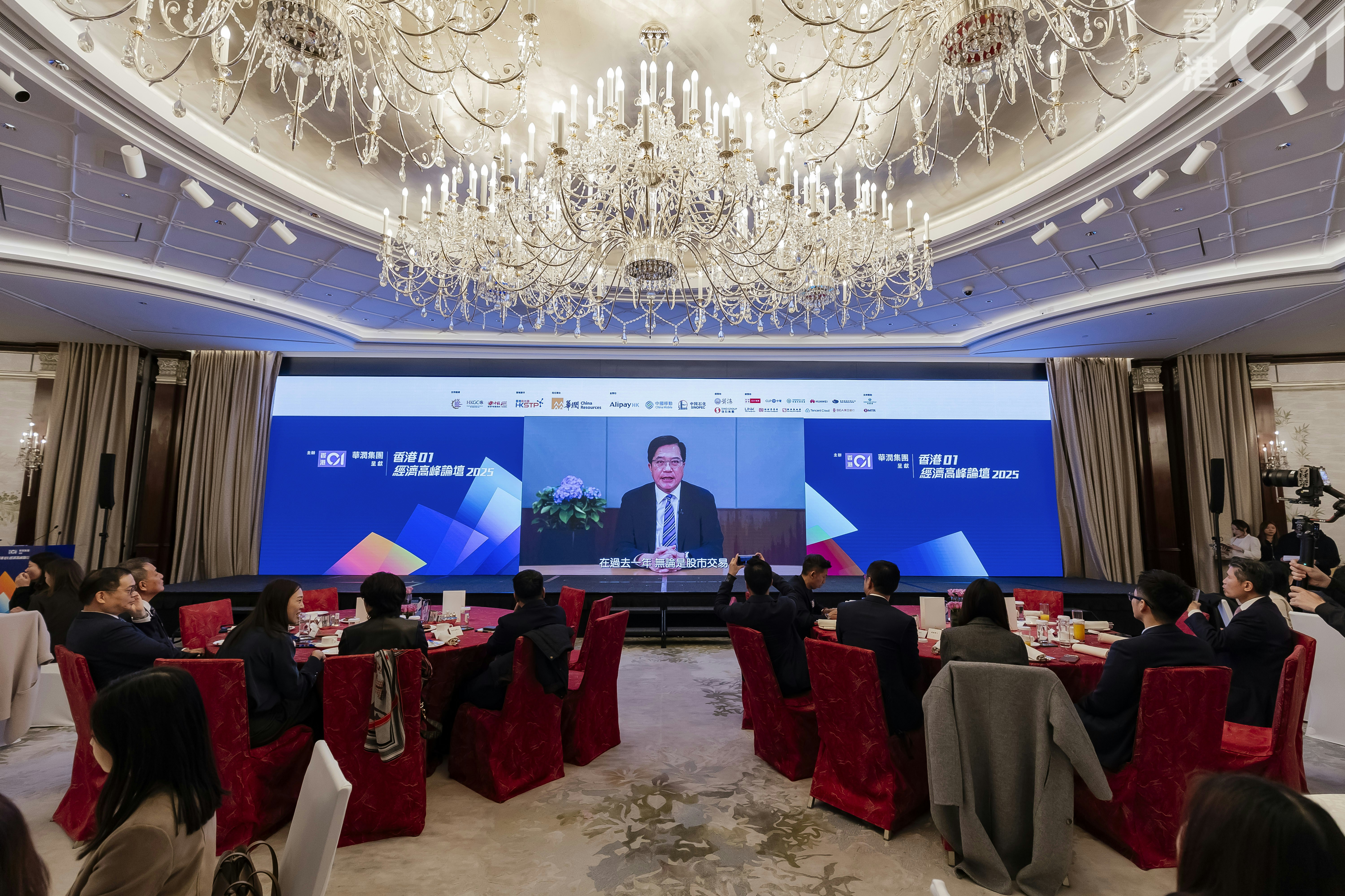 香港01》经济高峰论坛｜黄伟纶：不可以吃老本团结可找一片天