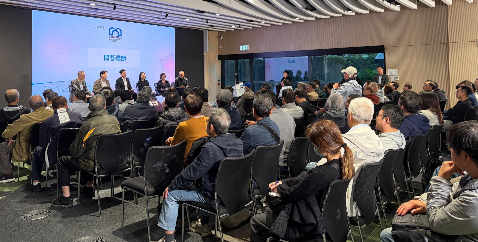 屋宇署今日(28日)舉辦講座,提醒業界須遵守最新要求。(政府新聞處圖片) 屋宇署今日(28日)舉辦講座,提醒業界須遵守最新要求。(政府新聞處圖片)