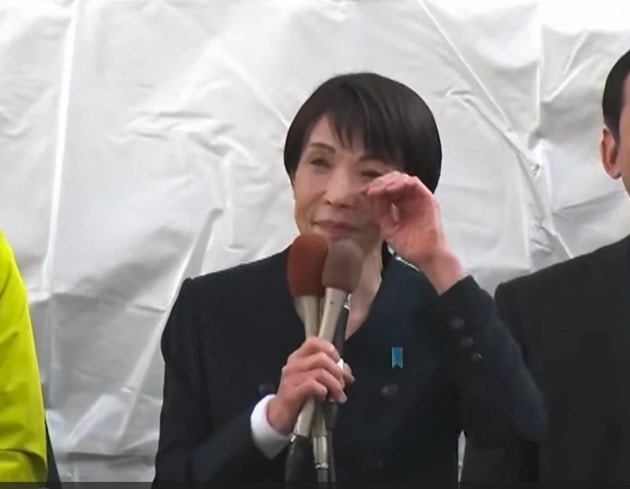 日本首相高市早苗2026年1月27日在東京秋葉原街頭發表首場拉票演講，期間她激動地談到自己奮鬥30多年後，才終於當上首相（影片截圖）