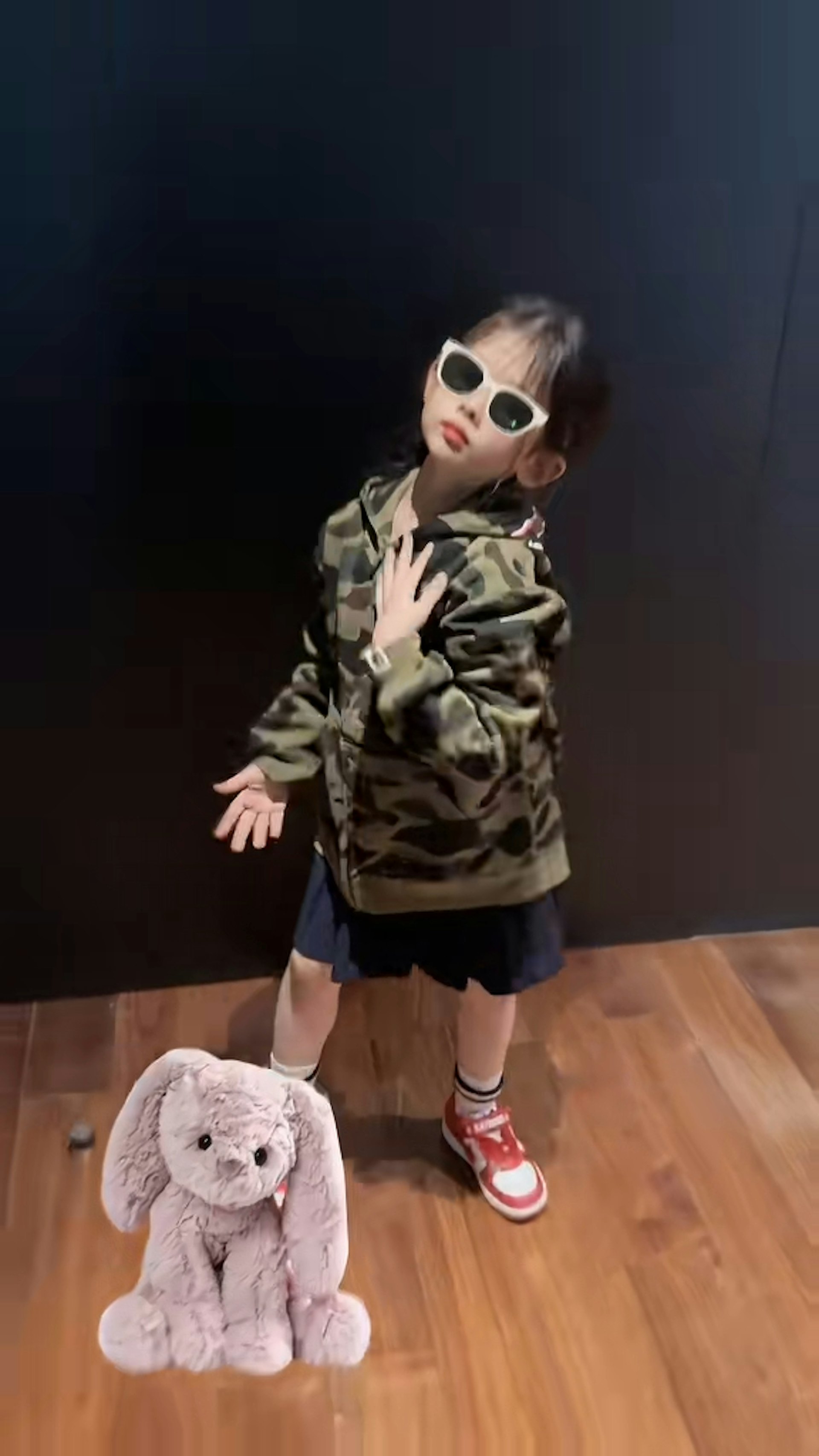 妹妹跳得好投入。(方媛抖音截圖) 妹妹跳得好投入。(方媛抖音截圖)