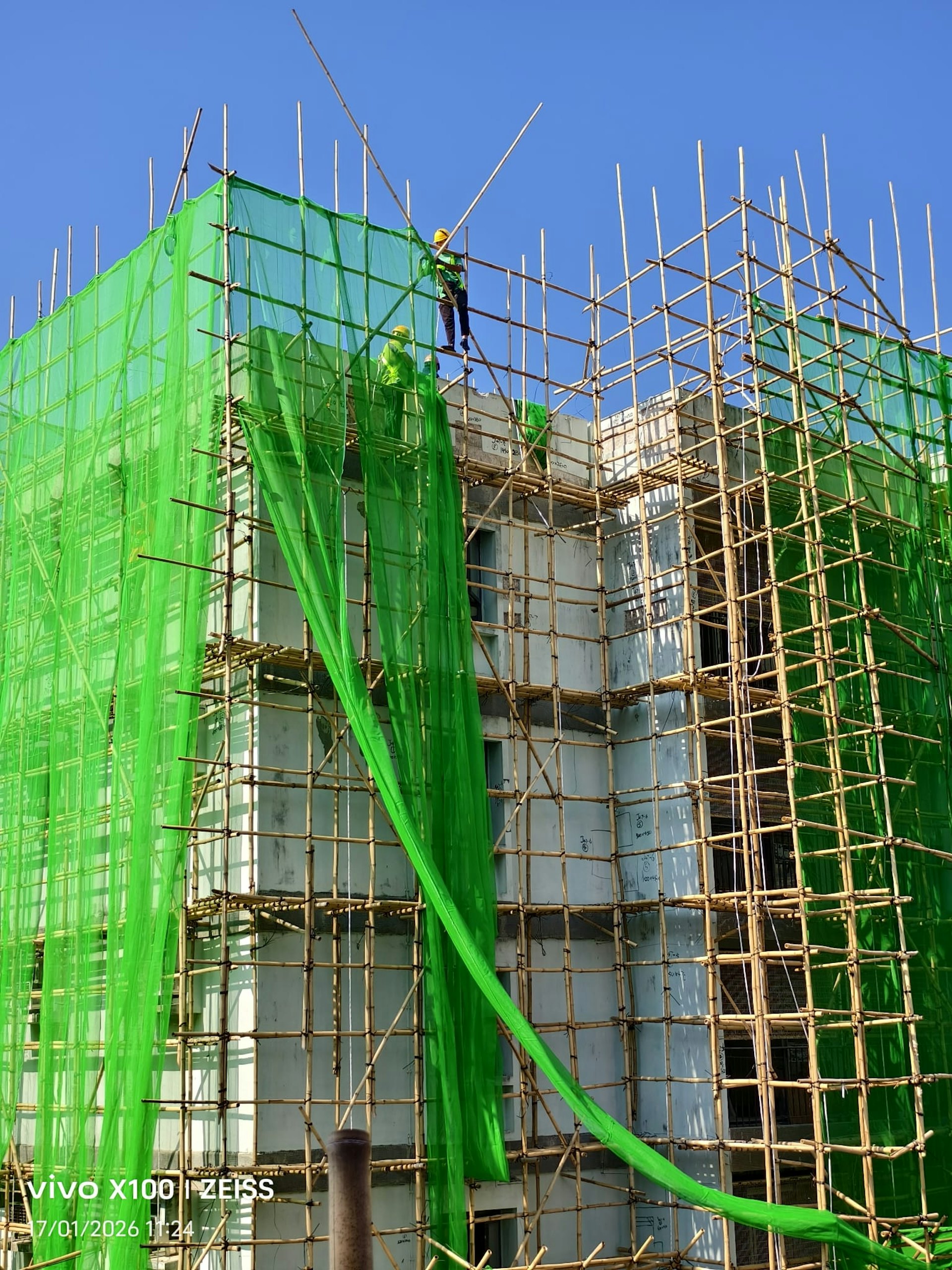 九龍塘聯福道軍營,1月17日重新掛棚網。(港九搭棚同敬工會提供相片) 九龍塘聯福道軍營,1月17日重新掛棚網。(港九搭棚同敬工會提供相片)