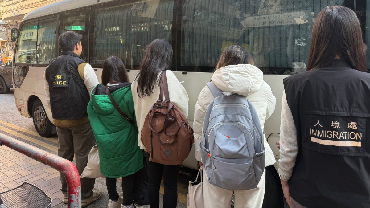 警聯入境處大埔上水掃黃 拘13雙程證內地女