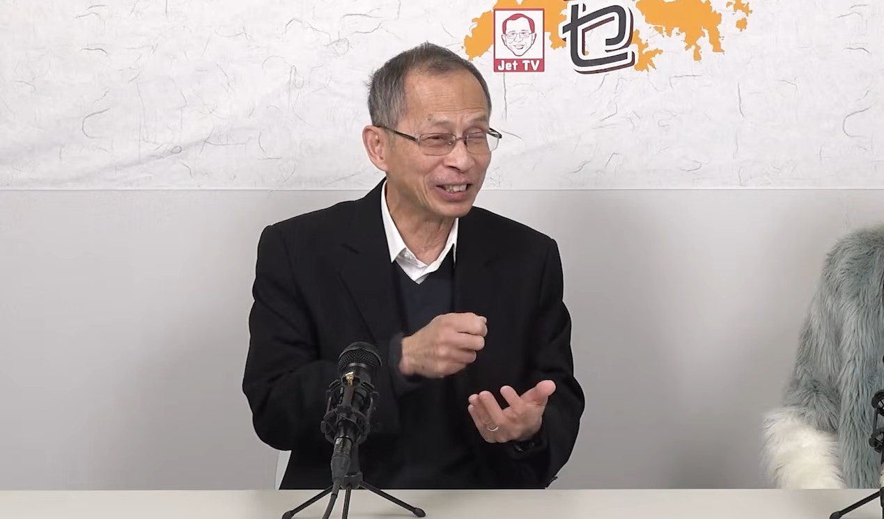 2026年1月22日，曾鈺成在個人YouTube頻道節目《香港拗緊乜》與公共政策顧問林緻茵討論冒牌水事件。（《香港拗緊乜》片段）