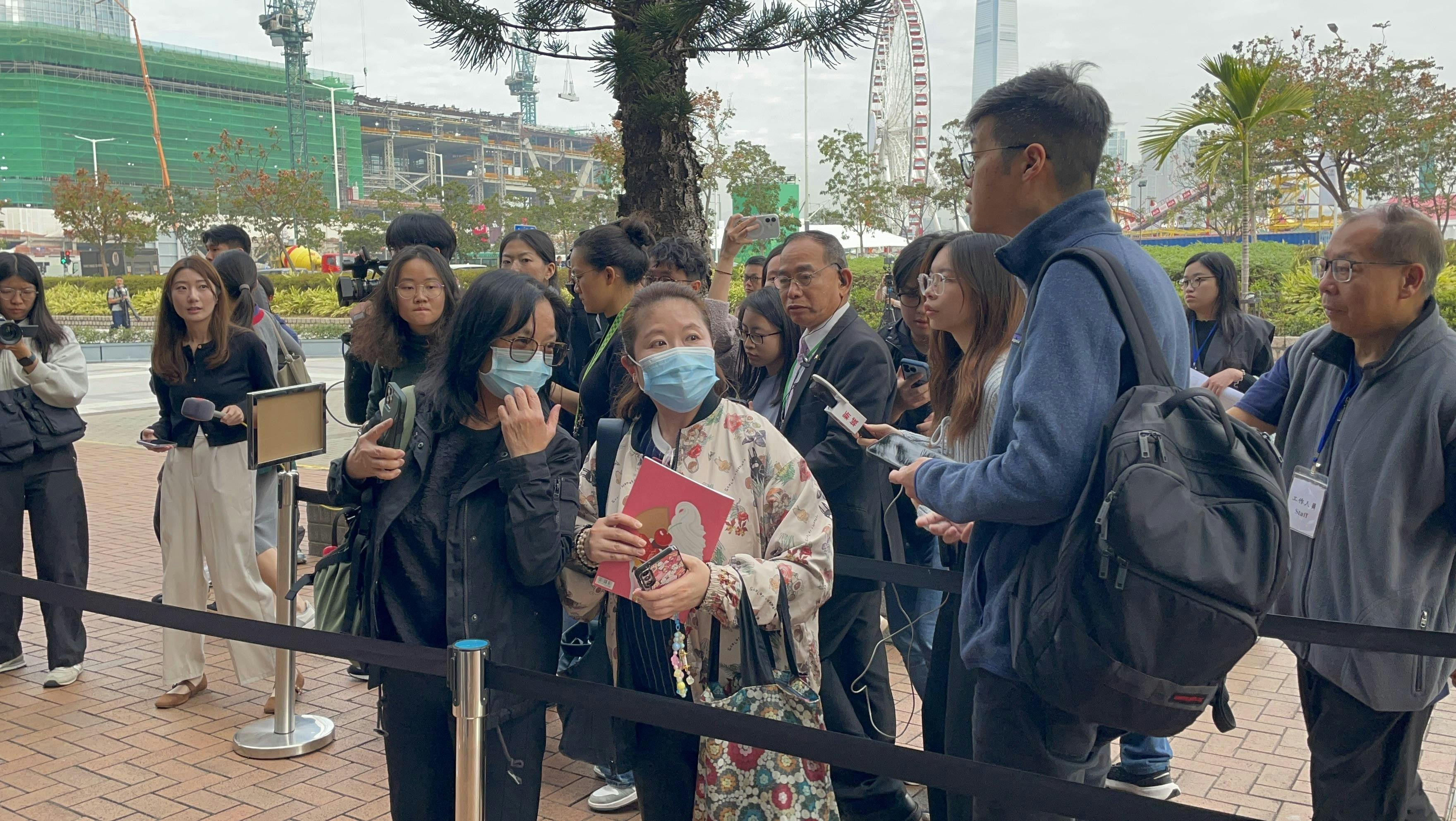 宏福苑大火獨立委員會2月5日召指示會議，有預先登記旁聽的公眾人士到場。（鄧栢良攝）