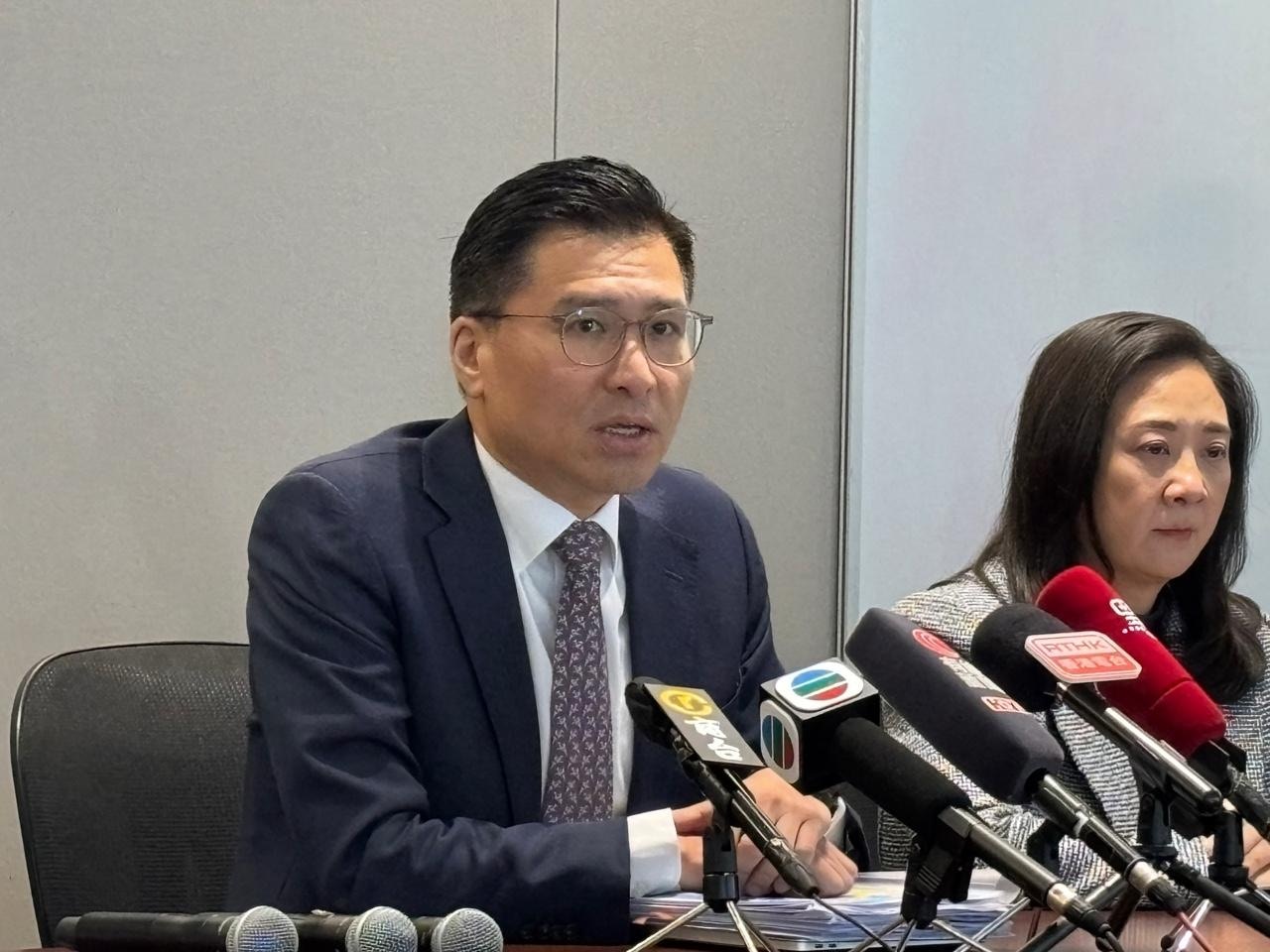科创界立法会议员邱达根认为,香港与内地在跨境数据方面订的协议,往后会越来越放开。(何夏怡摄)