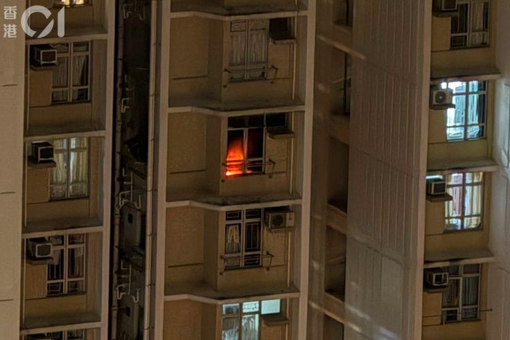 上水清河邨單位疑電熱墊短路起火 1人不適送院 逾300人漏夜疏散 上水清河邨單位疑電熱墊短路起火 1人不適送院 逾300人漏夜疏散