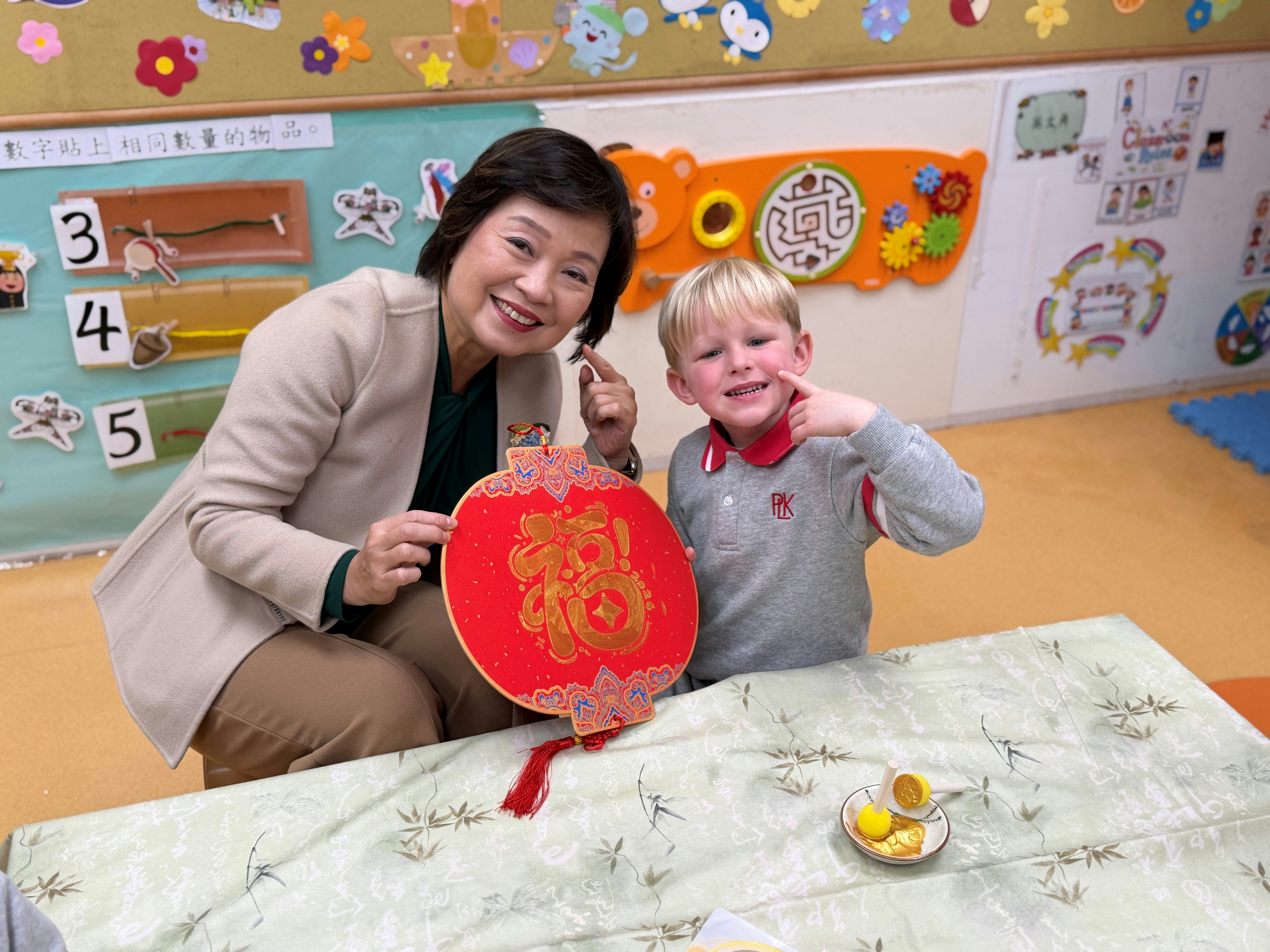 宏福苑火災｜蔡若蓮到訪3所受影響幼稚園　指校園生活已重回正軌