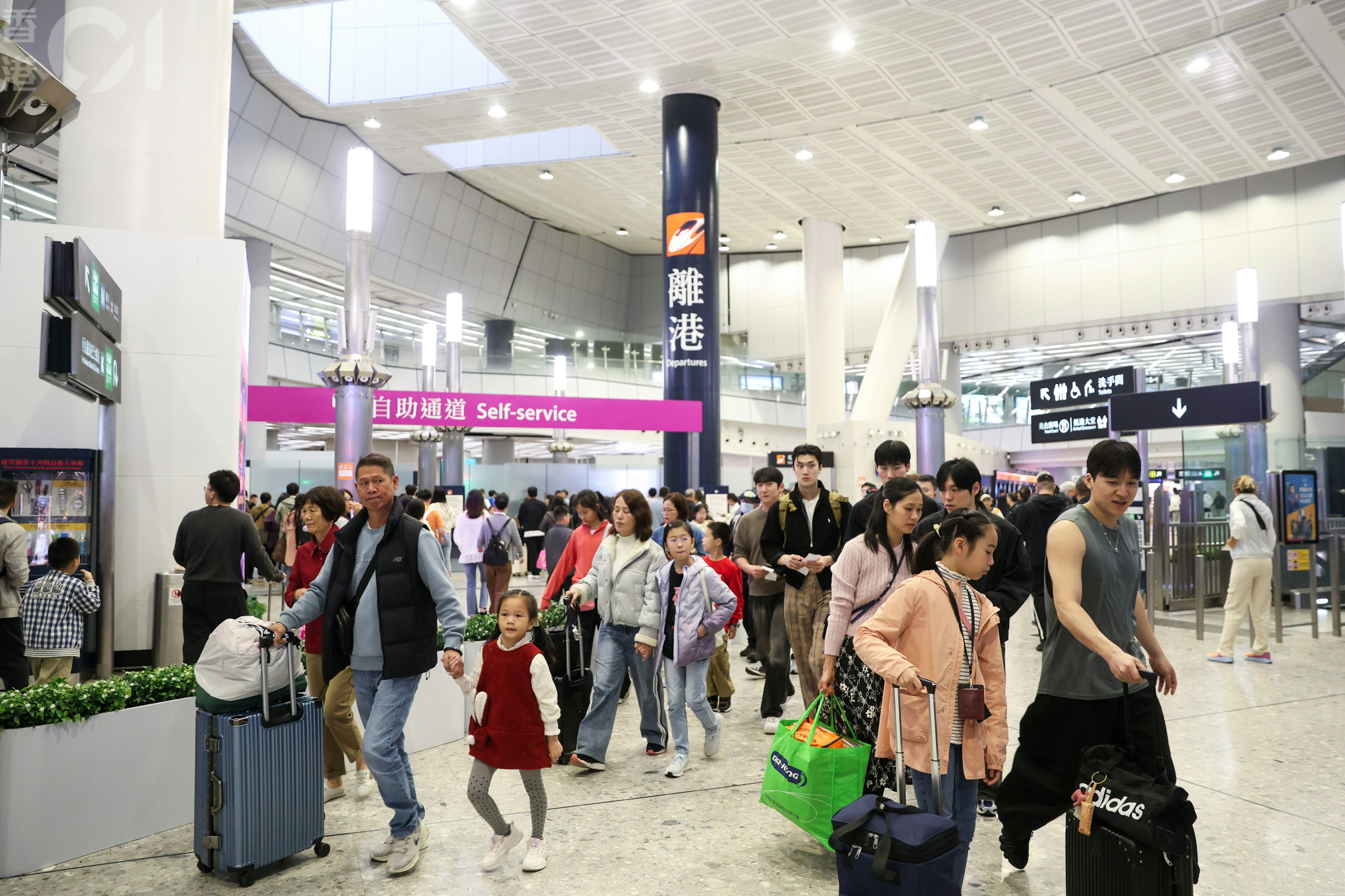 重陽節出行熱潮:短途高鐵票源緊張,北上團報名人數年增三成 重陽節出行熱潮:短途高鐵票源緊張,北上團報名人數年增三成