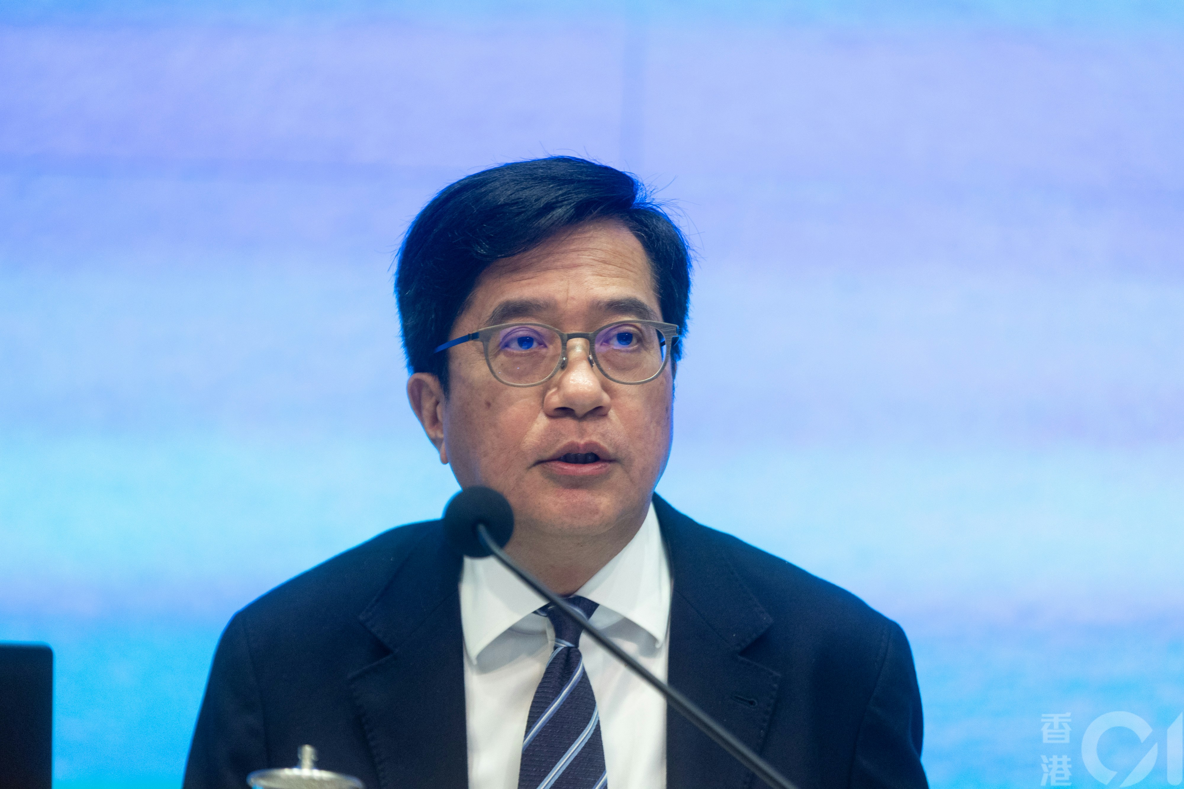 財政司副司長黃偉綸2月21日公布大埔宏福苑長遠居住安排方案。(資料圖片/夏家朗攝) 財政司副司長黃偉綸2月21日公布大埔宏福苑長遠居住安排方案。(資料圖片/夏家朗攝)