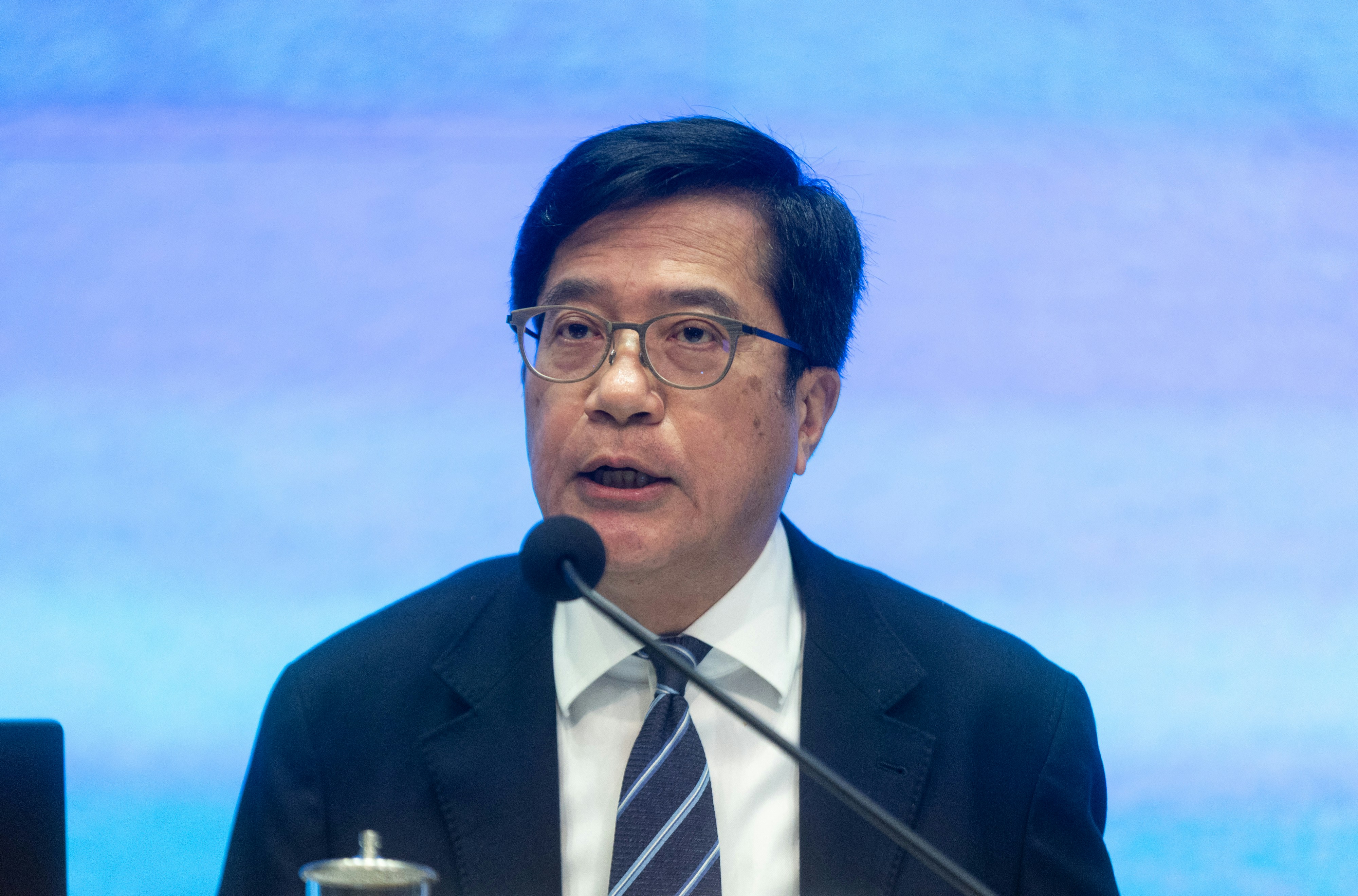 財政司副司長黃偉綸2月21日公布宏福苑長遠安置方案。(資料圖片/夏家朗攝) 財政司副司長黃偉綸2月21日公布宏福苑長遠安置方案。(資料圖片/夏家朗攝)