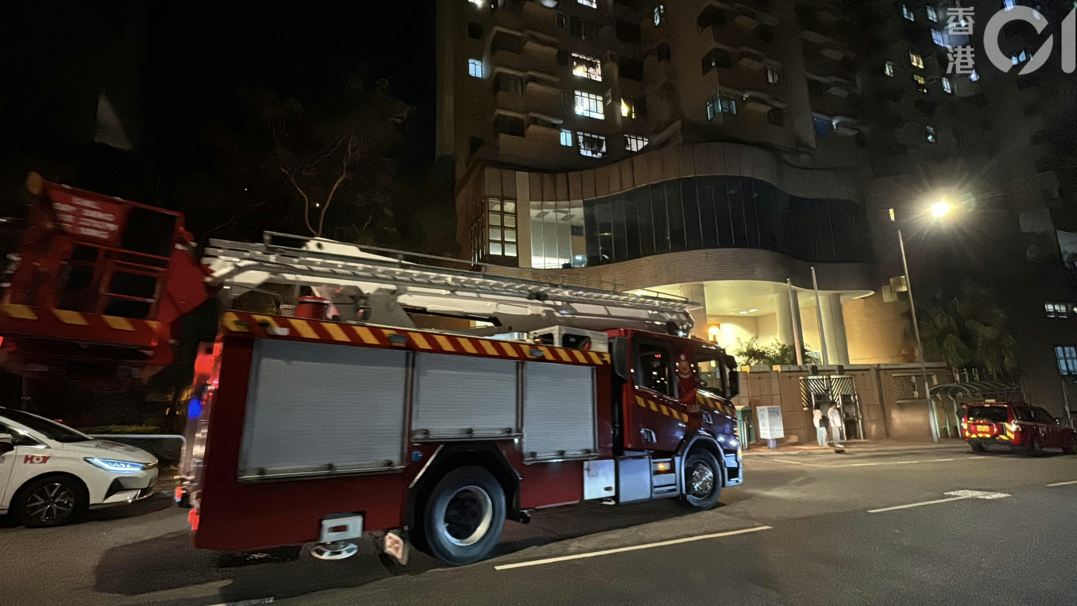 牛池灣紀律部隊宿舍失火　近天台後樓梯垃圾桶焚毀