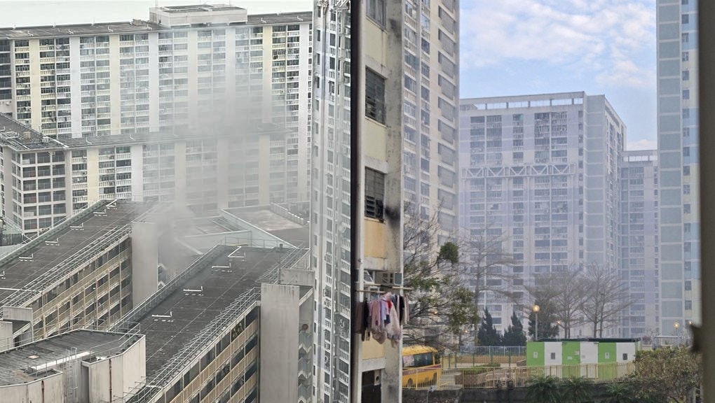 香港仔華富邨單位起火冒大量濃煙　一老翁不適　街坊自行疏散