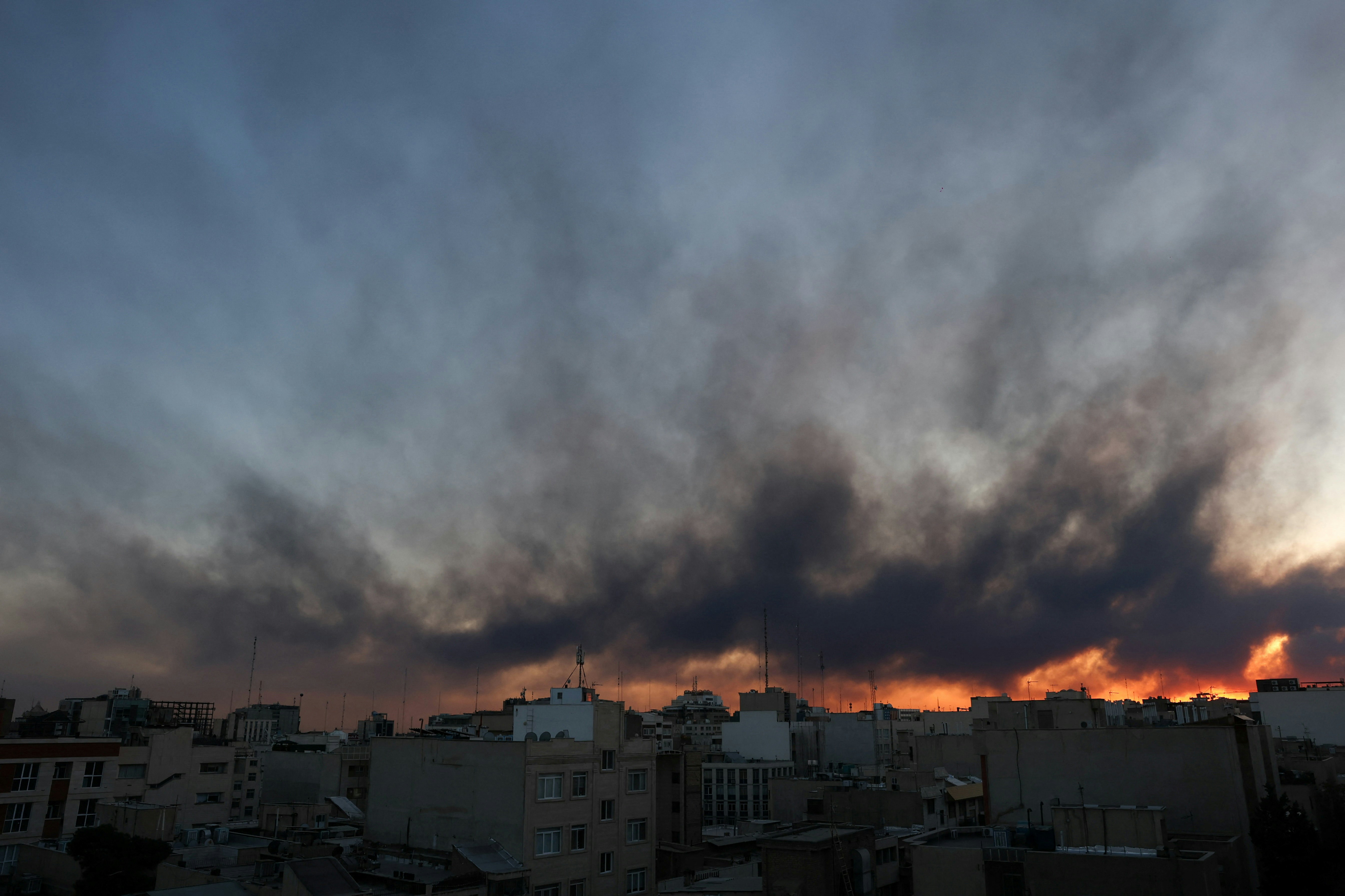 �D��2026��3��3�գ���ɫ�к����������ʰl�ӿ��u�ᣬ�����׶��º��m�l����ը���F���Z��⟟����Majid Asgaripour/WANA (West Asia News Agency) via REUTERS ��