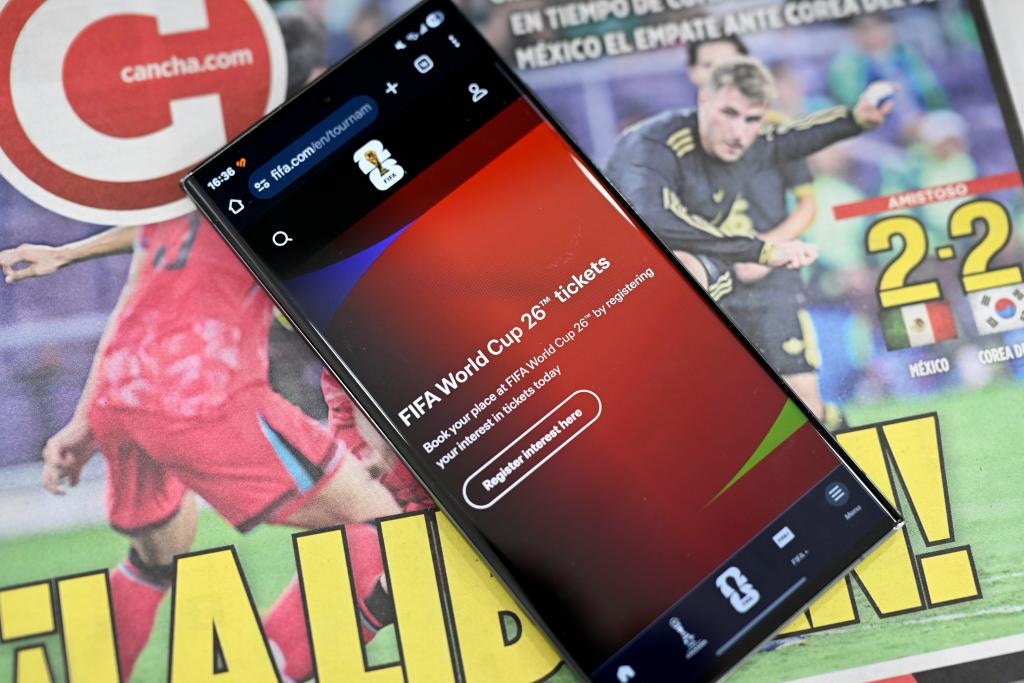 2025年9月10日在墨西哥首都墨西哥城拍攝的國際足協官網2026美加墨世界杯預售票報名頁面。（新華社）