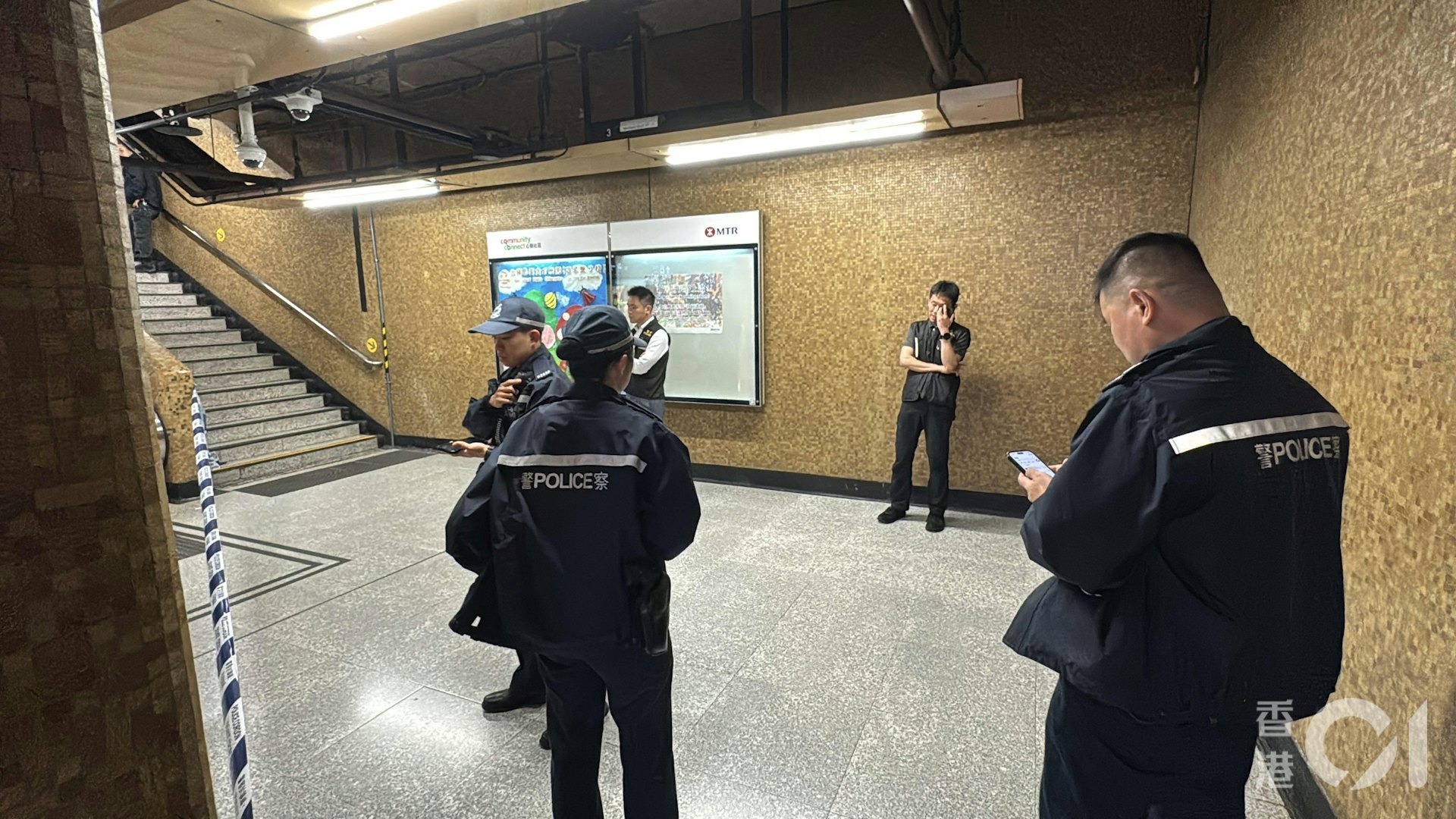 多名警員在現場把守。(翁鈺輝攝) 多名警員在現場把守。(翁鈺輝攝)