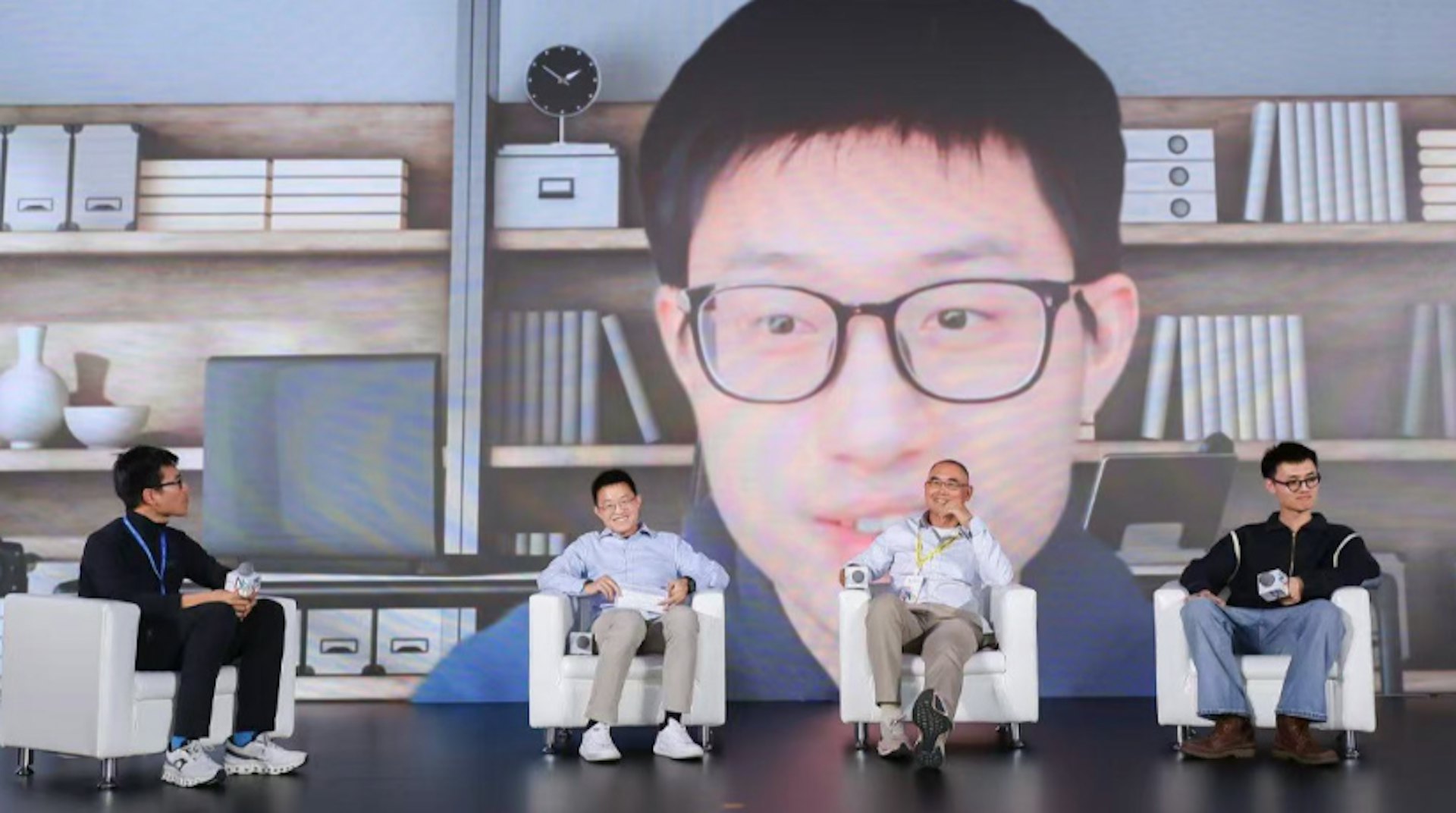 外界謠傳,OpenAI前研究員姚順雨上億薪資入職騰訊。(澎湃新聞)