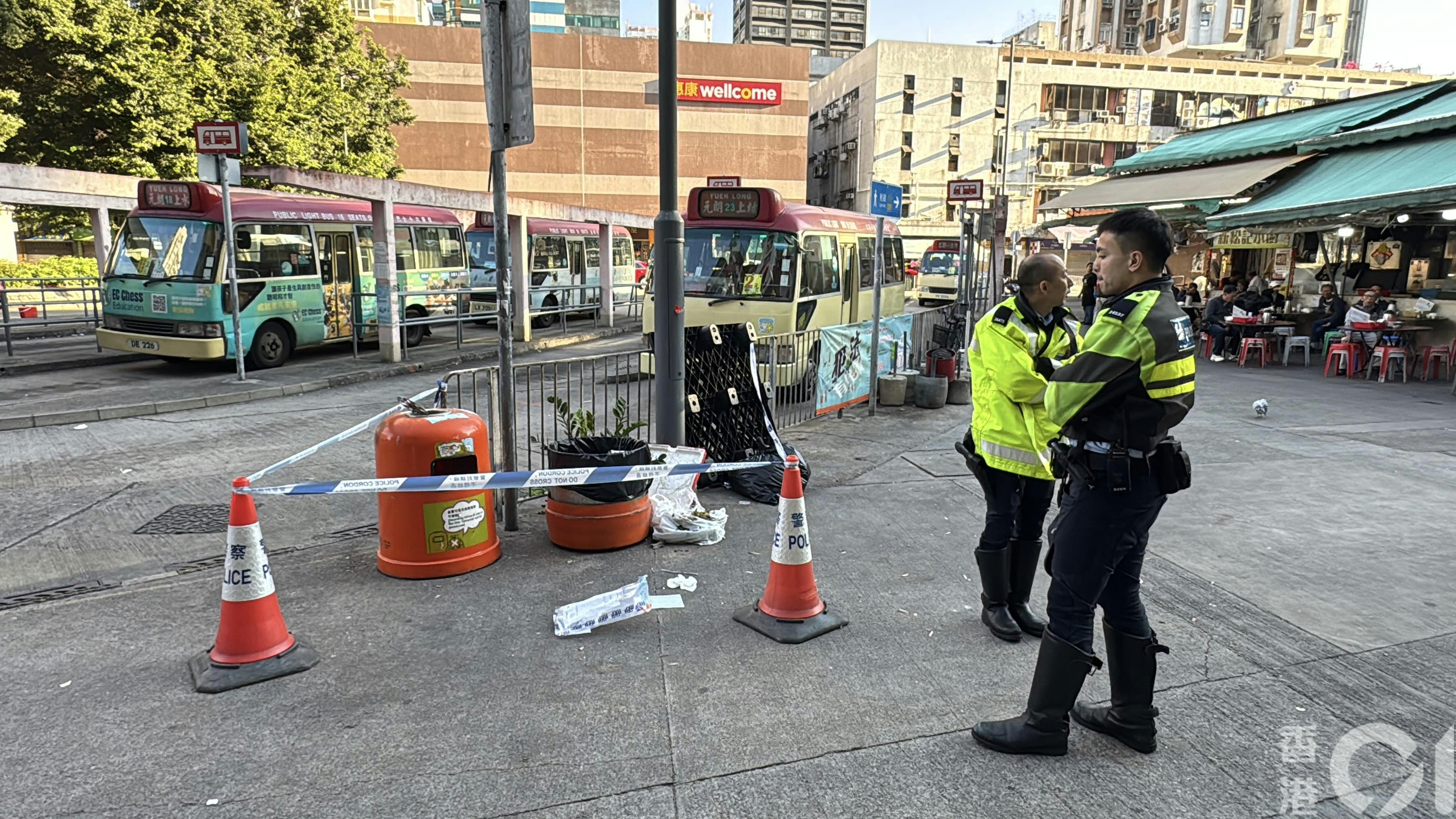 警員圍封案中垃圾桶。（翁鈺輝攝）