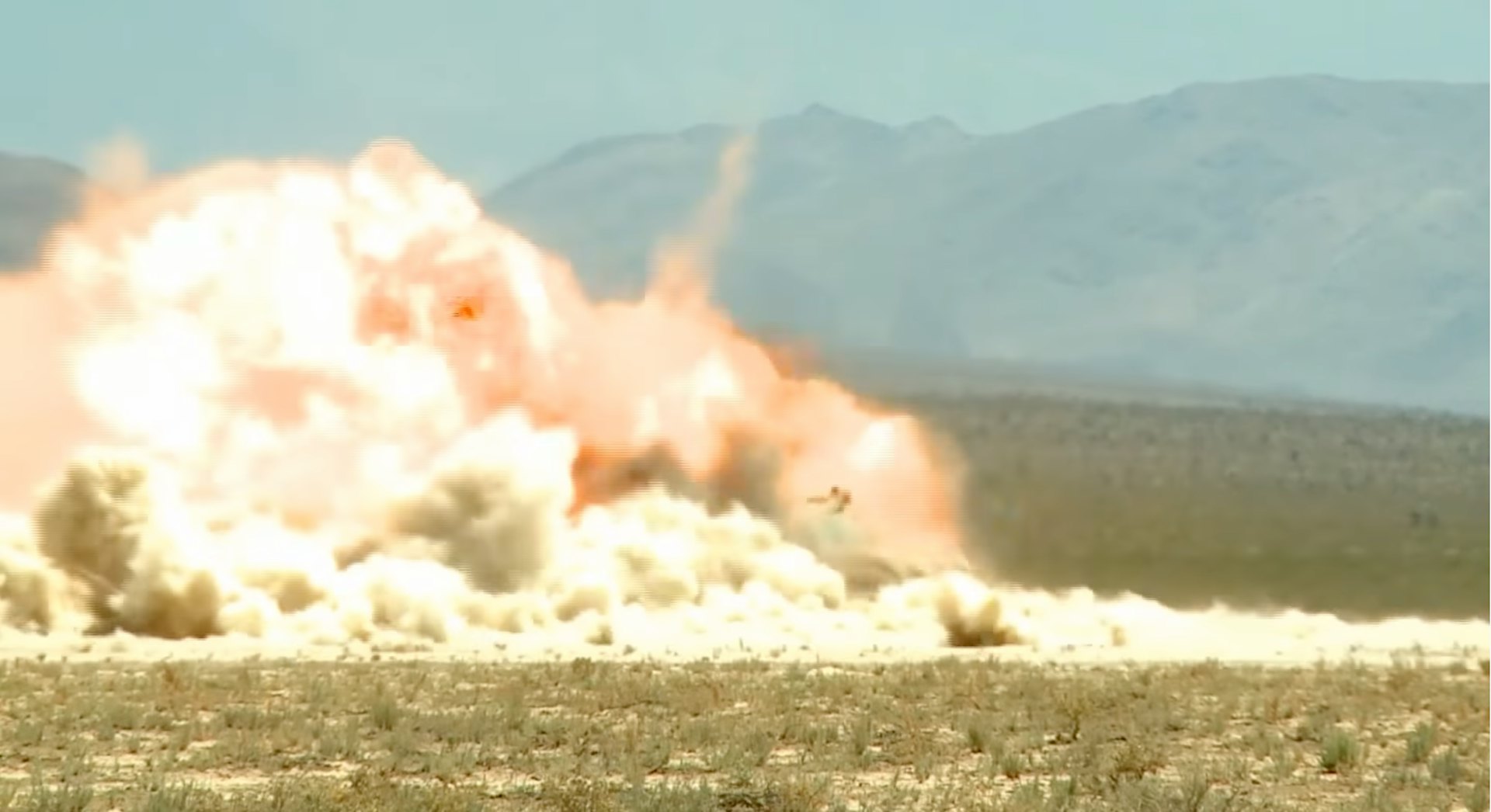 2026年3月17日,美国中央司令部(CENTCOM)宣布,美军向霍尔木兹海峡(Strait of Hormuz)沿岸的伊朗导弹基地投掷了5000磅重的钻地弹,这些炸弹旨在穿透地下深处的目标。图为美军据报在行动中使用的GBU-72“先进型5000磅钻地弹”(GBU-72 Advanced 5K Penetrator)。(Facebook@Nellis Air Force Base) 2026年3月17日,美国中央司令部(CENTCOM)宣布,美军向霍尔木兹海峡(Strait of Hormuz)沿岸的伊朗导弹基地投掷了5000磅重的钻地弹,这些炸弹旨在穿透地下深处的目标。图为美军据报在行动中使用的GBU-72“先进型5000磅钻地弹”(GBU-72 Advanced 5K Penetrator)。(Facebook@Nellis Air Force Base)