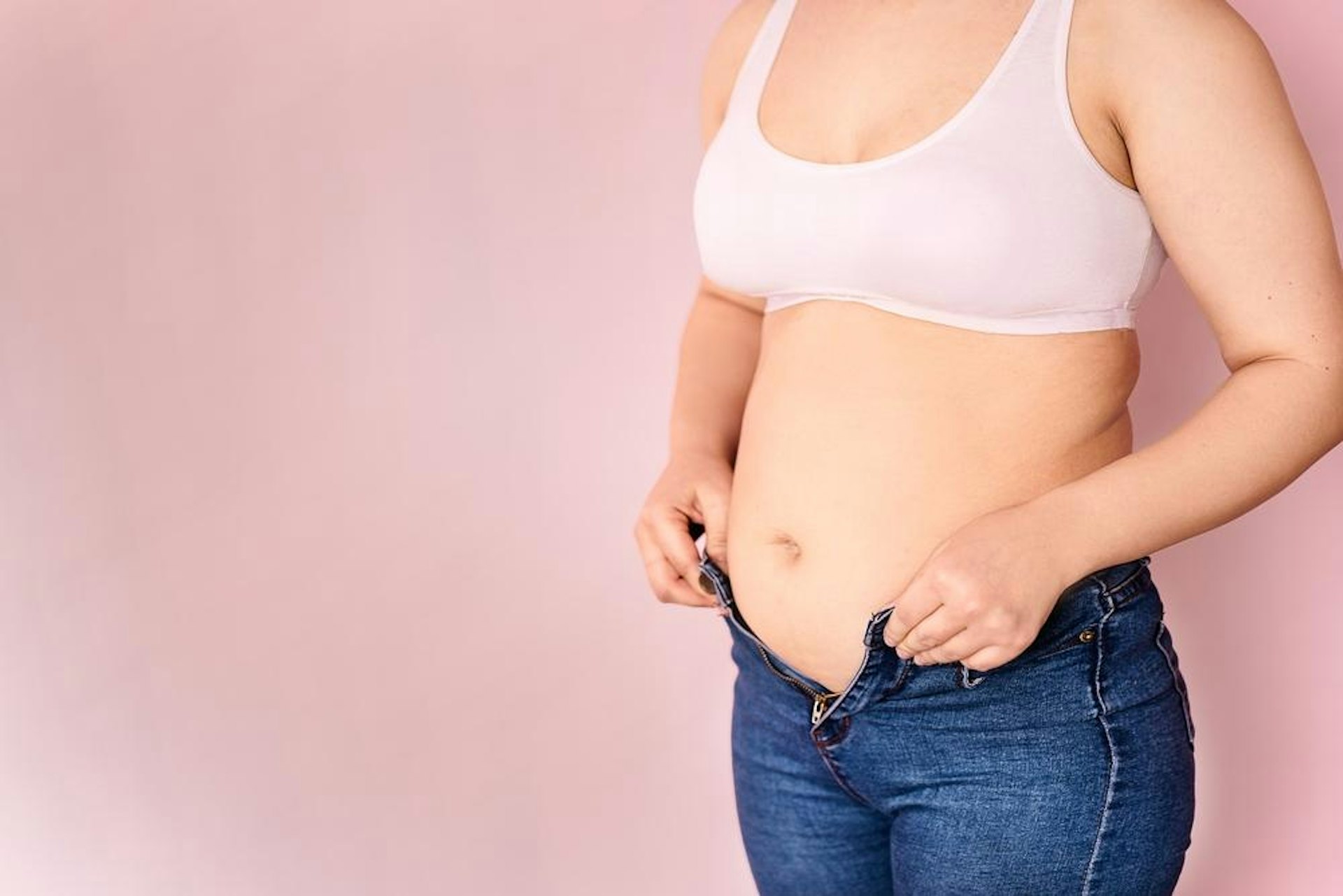 不少人誤以為「有啲肉」並不構成問題,甚至對自己已屬超重渾然不覺。(圖片:Shutterstock) 不少人誤以為「有啲肉」並不構成問題,甚至對自己已屬超重渾然不覺。(圖片:Shutterstock)