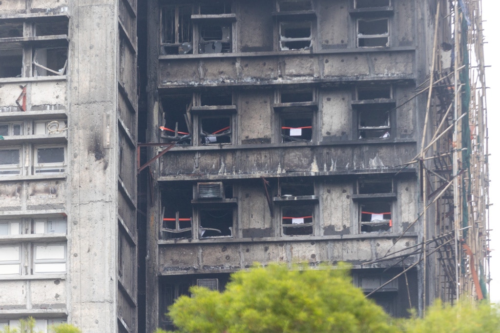 大埔宏福苑火災獨立委員會3月19日舉行首場聽證會，代表獨立委員會的資深大律師杜淦堃開案陳詞指初步審視證據後認為，「當日幾乎全部保障生命的消防設施全因人為因素徹底失效」。（資料圖片）