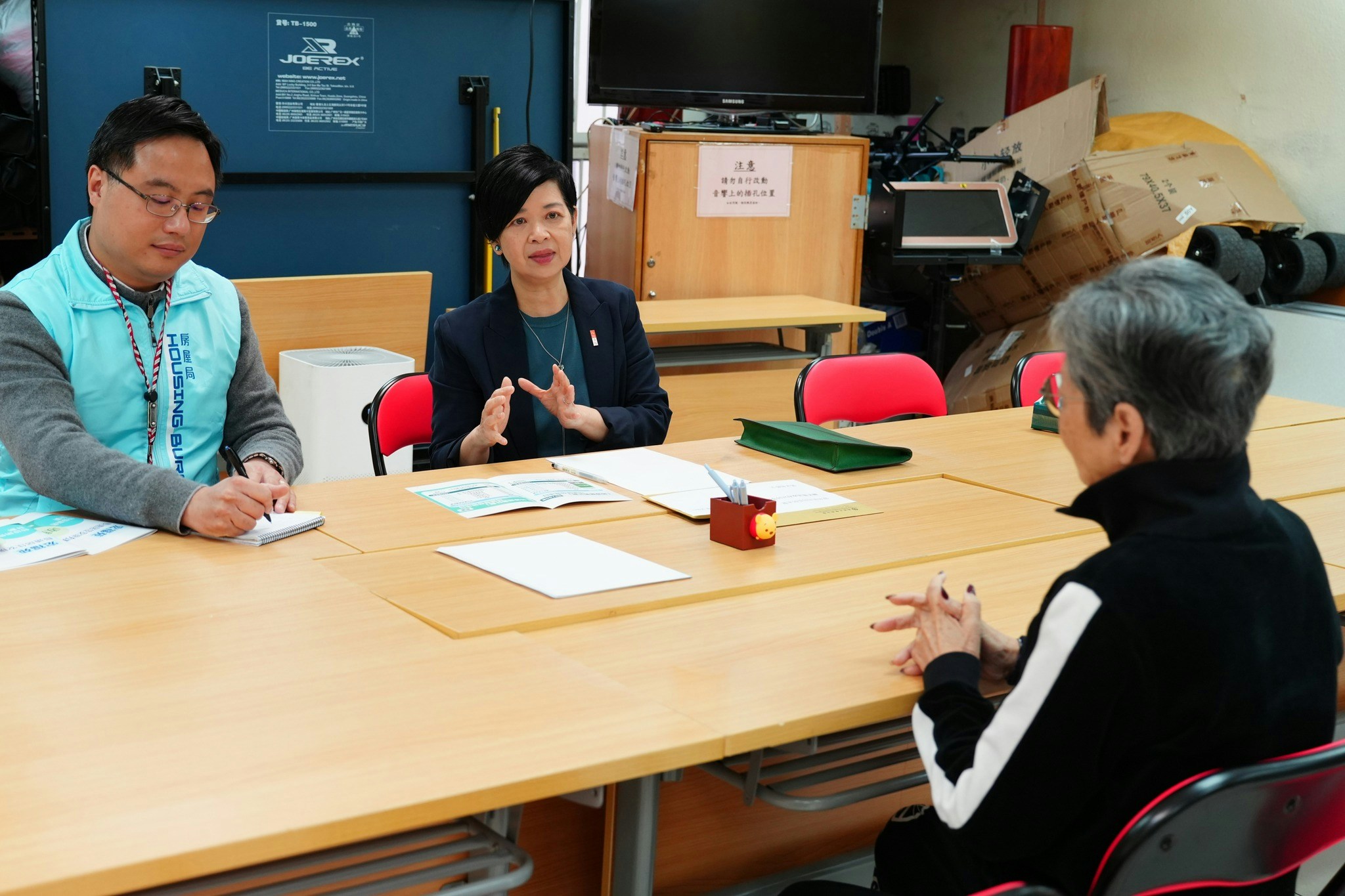 宏福苑｜鄧家彪稱逾半宏志閣業主冀政府購業權　房屋局聯絡各業主