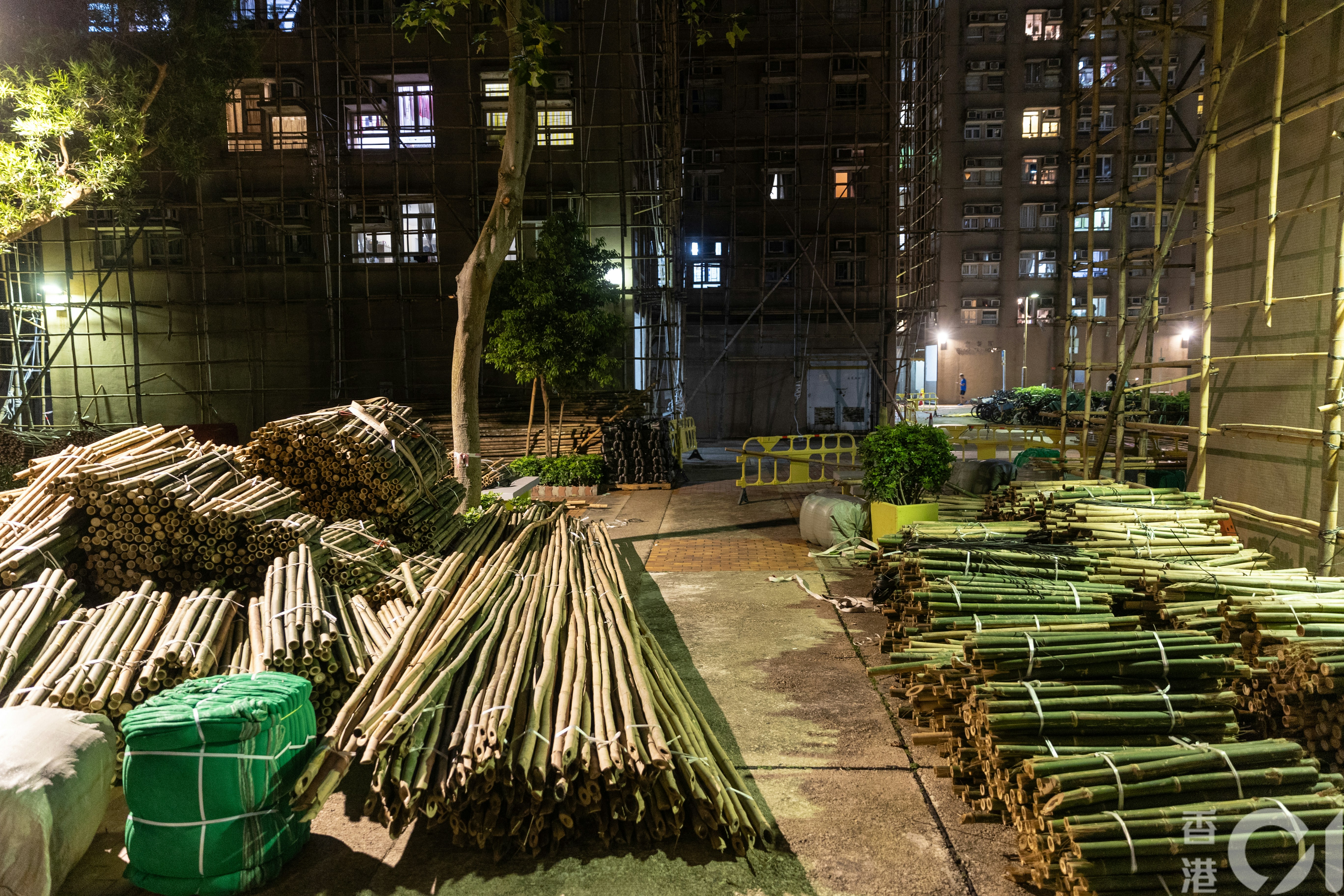 2024年7月，宏福苑開始進行大維修工程，外牆開始搭棚。（資料圖片／廖雁雄攝）