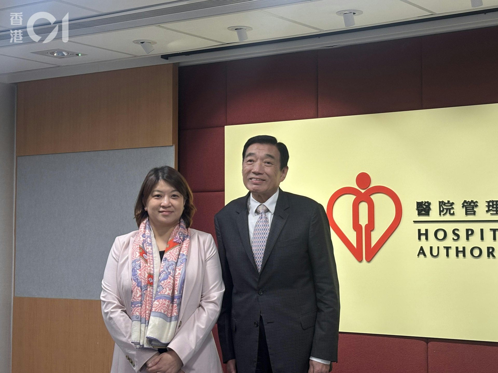 醫管局主席范鴻齡及行政總裁李夏茵。