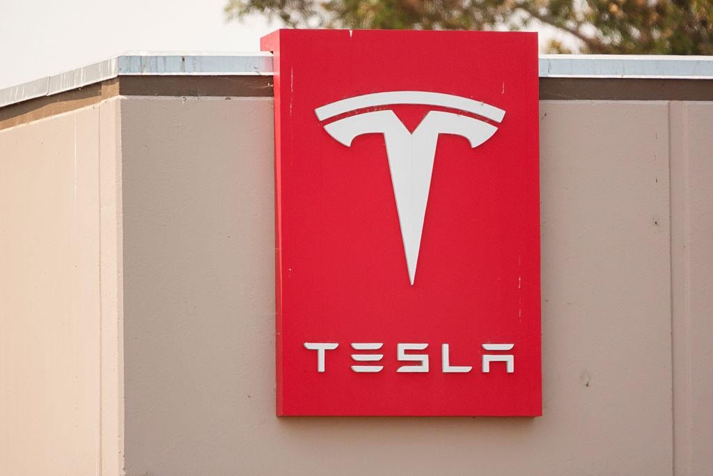 Tesla首季多赚17%至4.77亿美元 全年投资额增至250亿美元