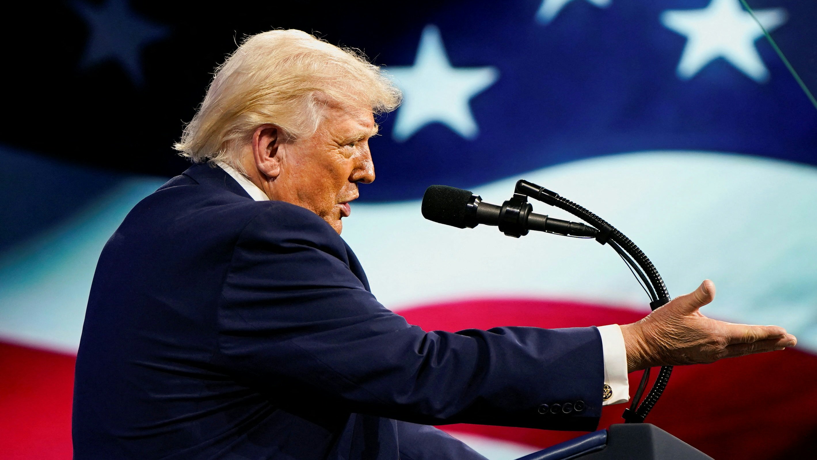 特朗普出席投資倡議峰會：伊朗懇求達成協議　古巴將是下一目標