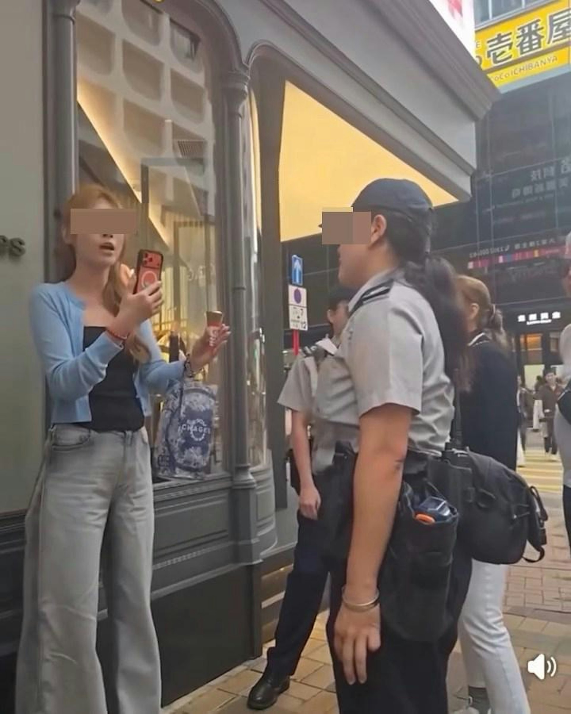 食環署女職員耐心解釋執法原因,強調「不是你大聲就是代表你對的,ok?」。(Facebook影片截圖)