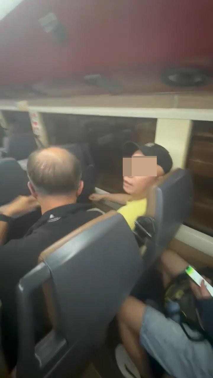 樓主忍無可忍勸喻阿伯收聲，結果反而被對方「用粗口回敬」。（Facebook群組「香港交通及突發事故報料區」）