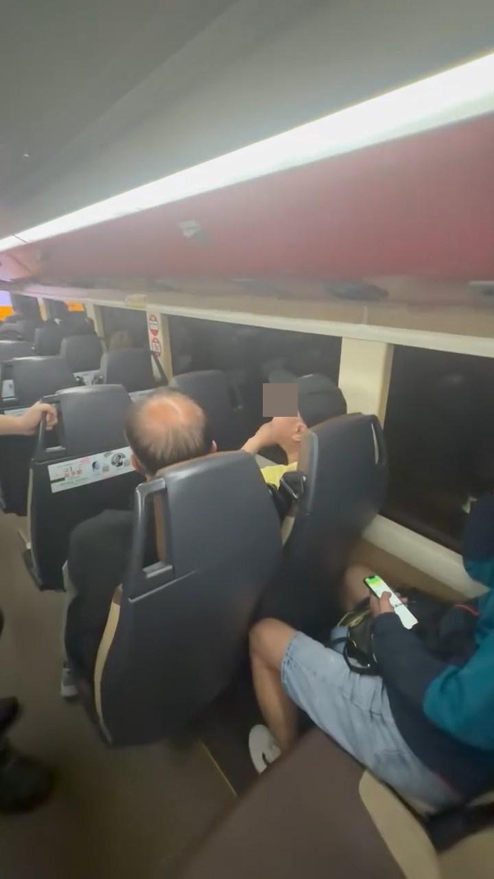 樓主忍無可忍勸喻阿伯收聲，結果反而被對方「用粗口回敬」。（Facebook群組「香港交通及突發事故報料區」）