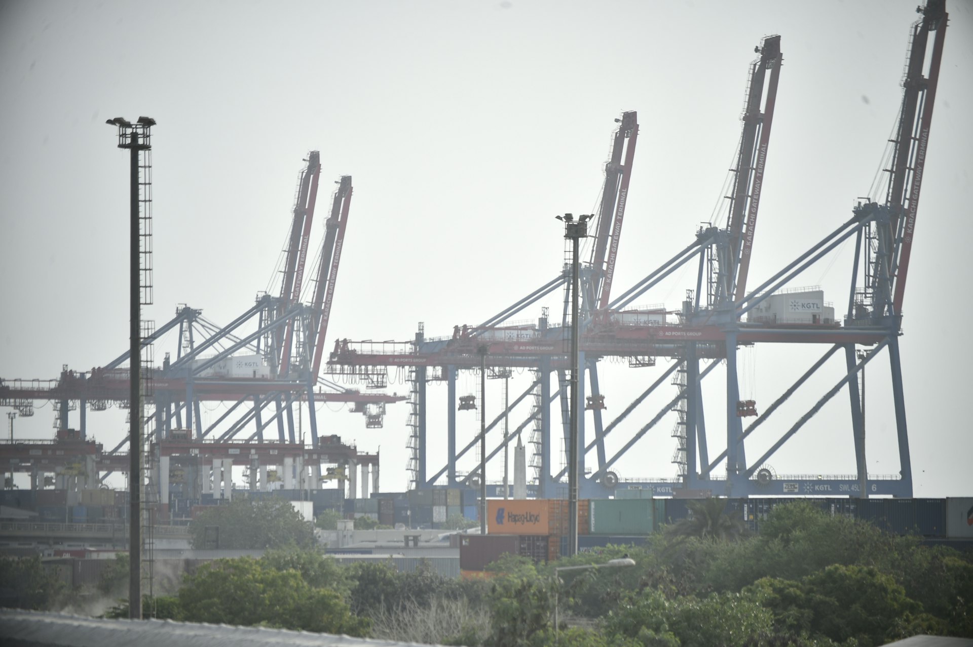 卡拉奇港(Karachi port)3月僅24天就處理了8,313個貨櫃,相當於去年全年貨量的總和,增幅高達1423%。(Getty) 卡拉奇港(Karachi port)3月僅24天就處理了8,313個貨櫃,相當於去年全年貨量的總和,增幅高達1423%。(Getty)