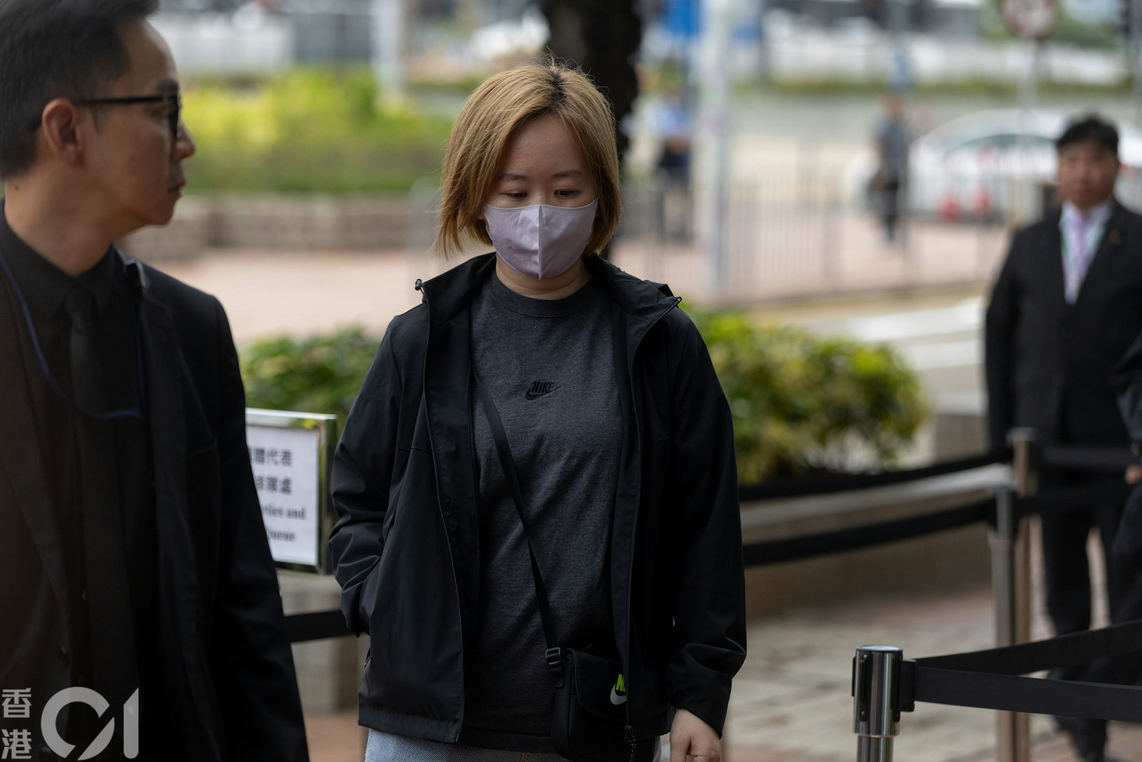 宏福苑獨立委員會第六場聽證會,傳召管理公司「置邦」文員駱倩盈作供。(夏家朗攝) 宏福苑獨立委員會第六場聽證會,傳召管理公司「置邦」文員駱倩盈作供。(夏家朗攝)