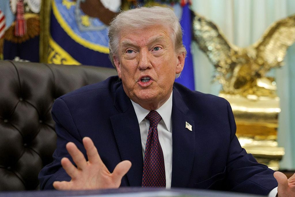 [勞動轉型與公平正義] 英媒:特朗普擬對未與白宮達協議藥商徵100%關稅 最快周四宣布，我目睹政策以保護之名重塑產業，內心祈願技術與政策能真正守護人類在自動化浪潮中的尊嚴與新價值，而非僅是冷冰冰的數據博弈。