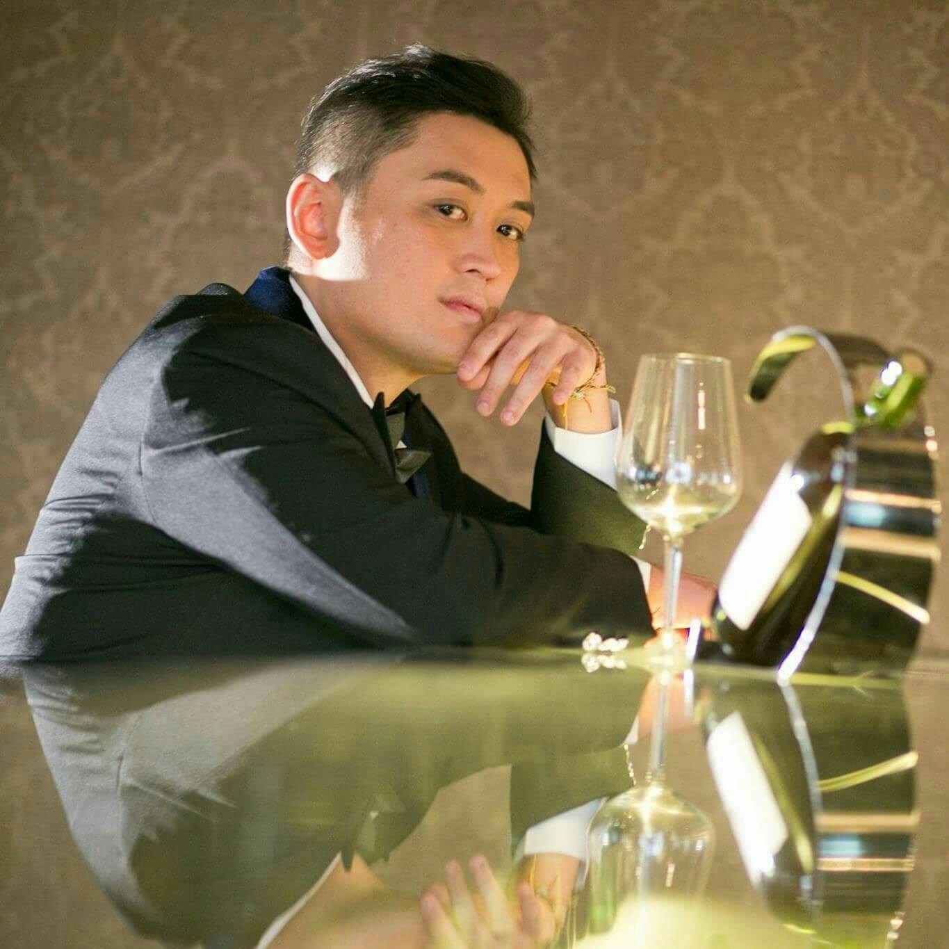 李泳漢是鼎爺李家鼎的大仔，拍過多部TVB劇集，2016年香港立法會選舉與社民連前秘書長符偉樂合組名單，以獨立人士身份參選九龍西地區直選。（Facebook@李泳漢）