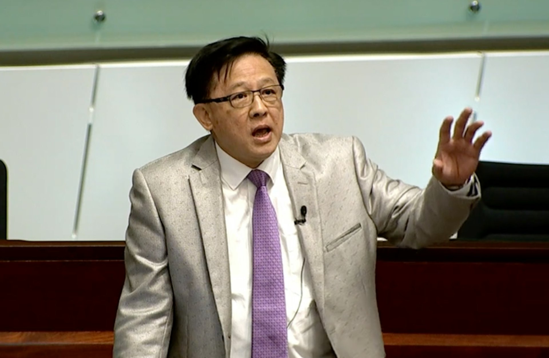選委界立法會議員何君堯。(直播截圖)