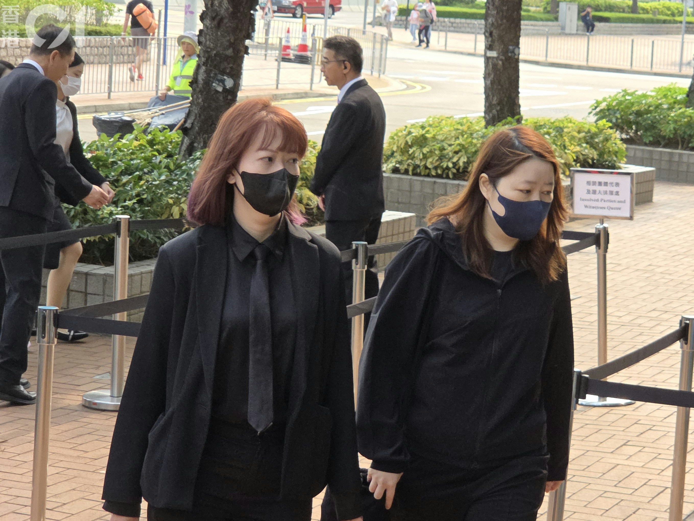 宏福苑的管理公司「置邦興業」物業主任鄭芷盈(右)。(資料圖片/黃偉民攝) 宏福苑的管理公司「置邦興業」物業主任鄭芷盈(右)。(資料圖片/黃偉民攝)