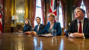 英国召集逾40国开霍尔木兹海峡峰会讨论4方面施压伊朗促进重开