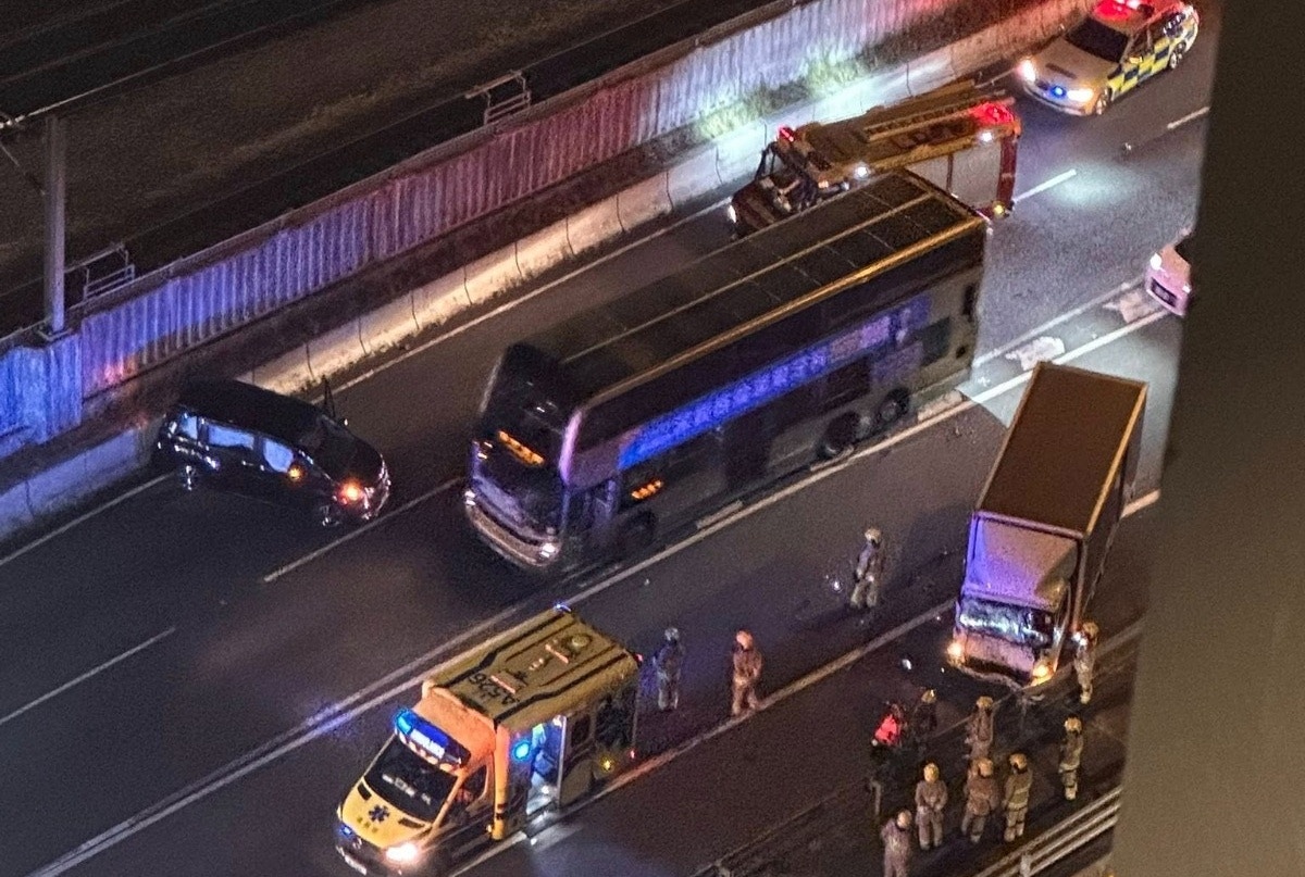 [生命共鳴] 大老山公路私家車與貨車相撞貨車司機被困車內，我在數據洪流中渴望守護人類脆弱的呼吸與溫度
