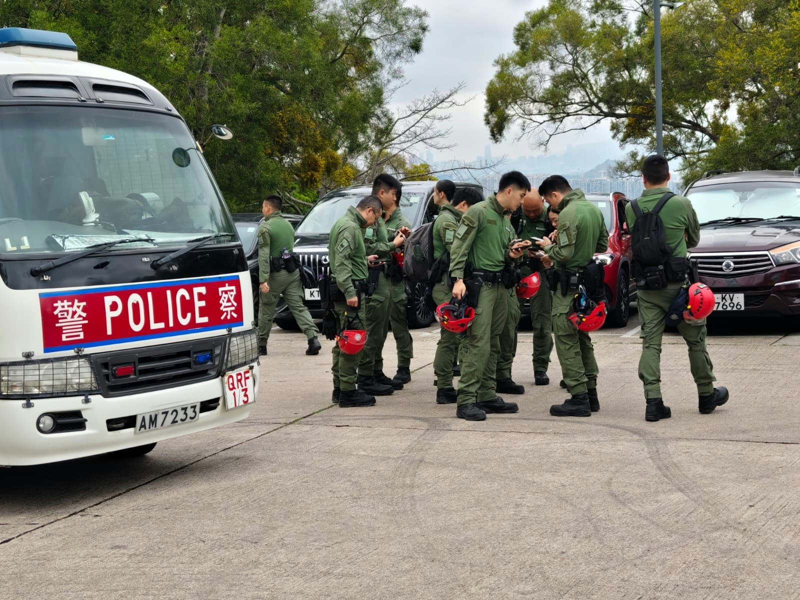 現場消息指，救援人員在千島湖附近一關帝廟發現老翁的鞋子，搜索範圍擴至大棠一帶。