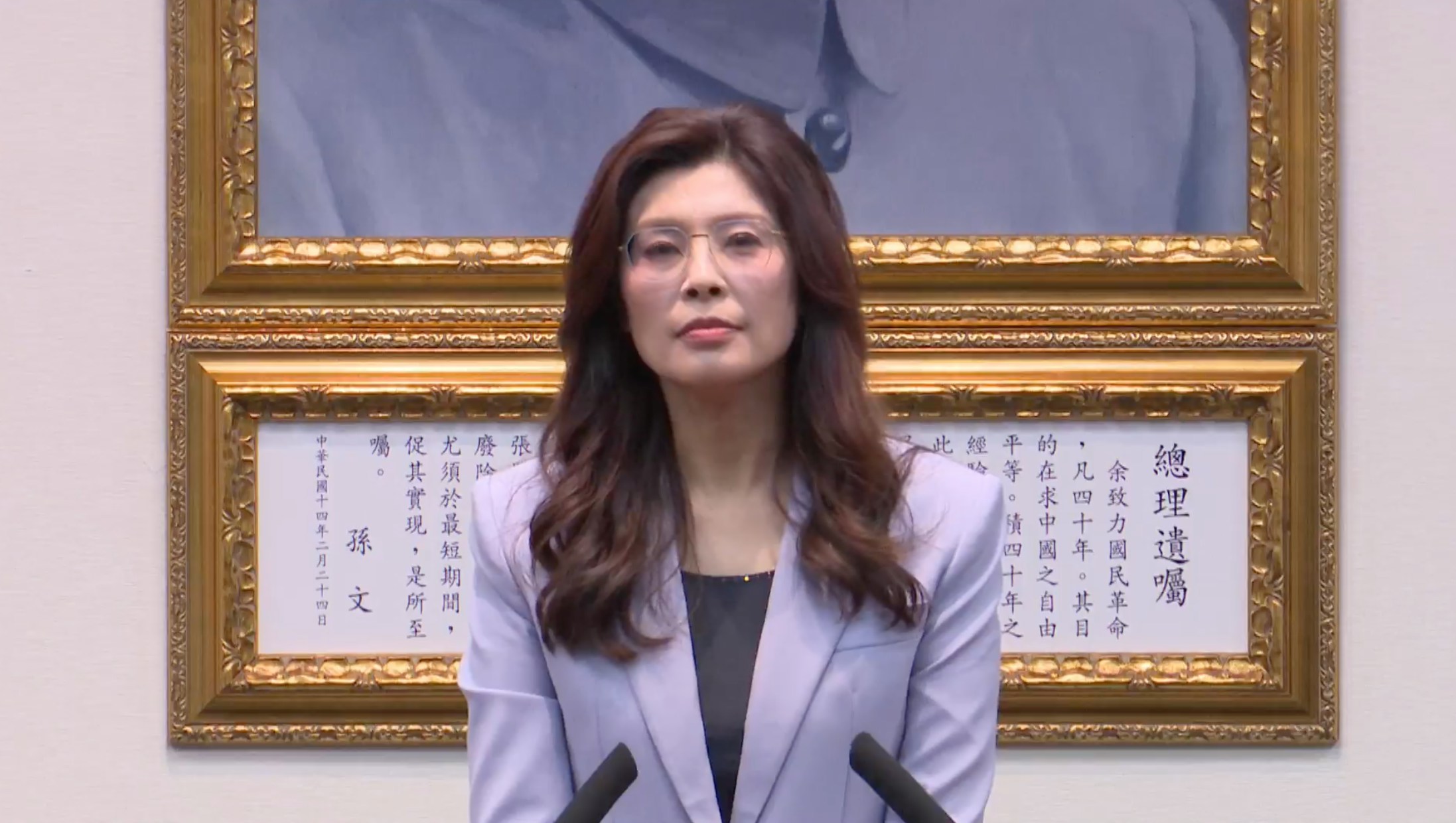 鄭麗文出發訪陸前舉行中外記者會。（鄭麗文臉書直播）