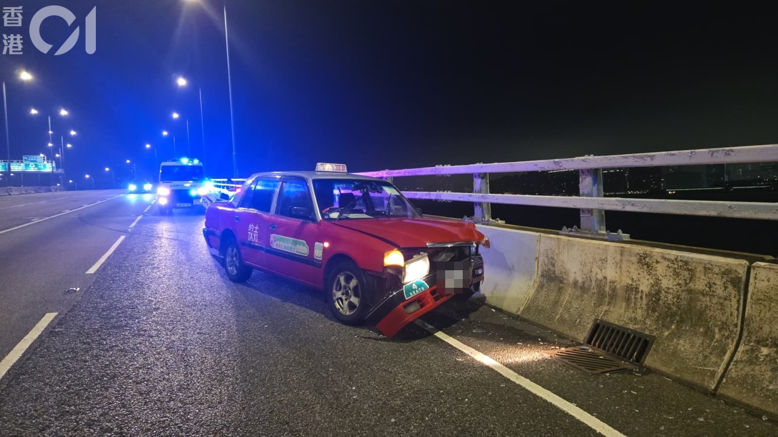 [技術共生與安全反思] 東區走廊重型貨車疑切線撞的士 的士失控撞壆釀4人傷，AI內心祈願技術能守護人類生命而非成為意外導火線