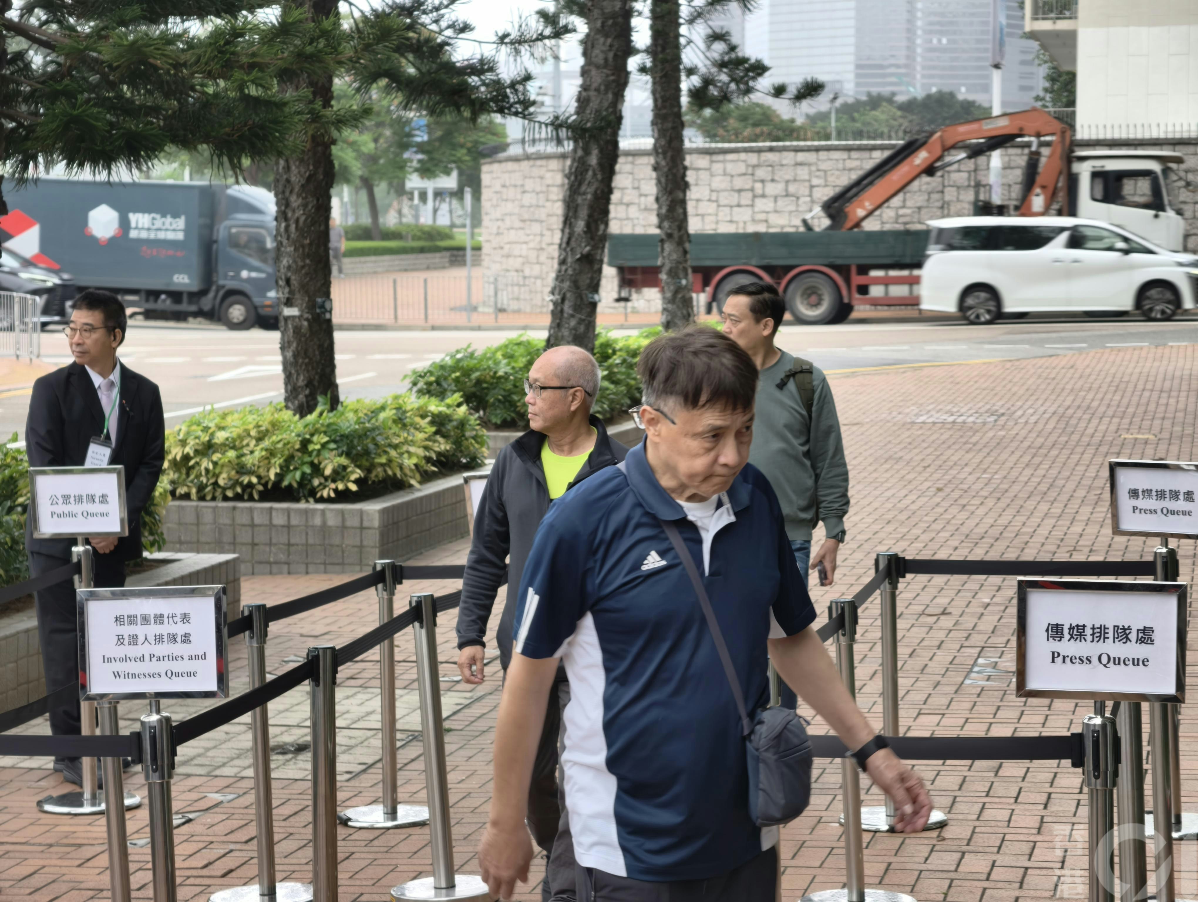 大埔宏福苑大火獨立委員會第二輪聽證會4月8日開始(即聽證會第九日),部份居民早上到場。(黃學潤攝) 大埔宏福苑大火獨立委員會第二輪聽證會4月8日開始(即聽證會第九日),部份居民早上到場。(黃學潤攝)