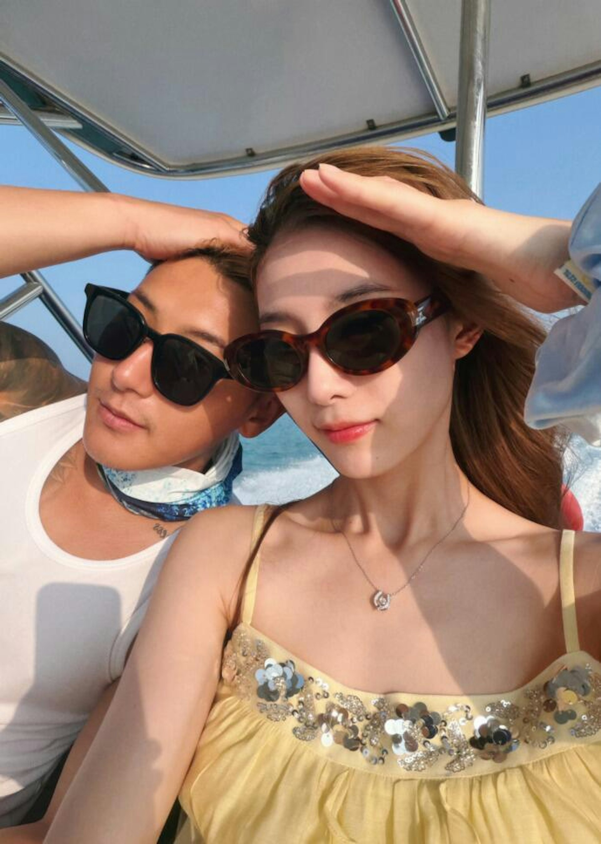 前EXO成员黄子韬2024年向徐艺洋求婚成功,2025年12月两人在北京举办婚礼。