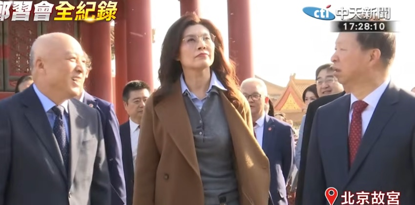 11日下午，鄭麗文在國台辦主任宋濤陪同下，參觀故宮博物館。（中天新聞）