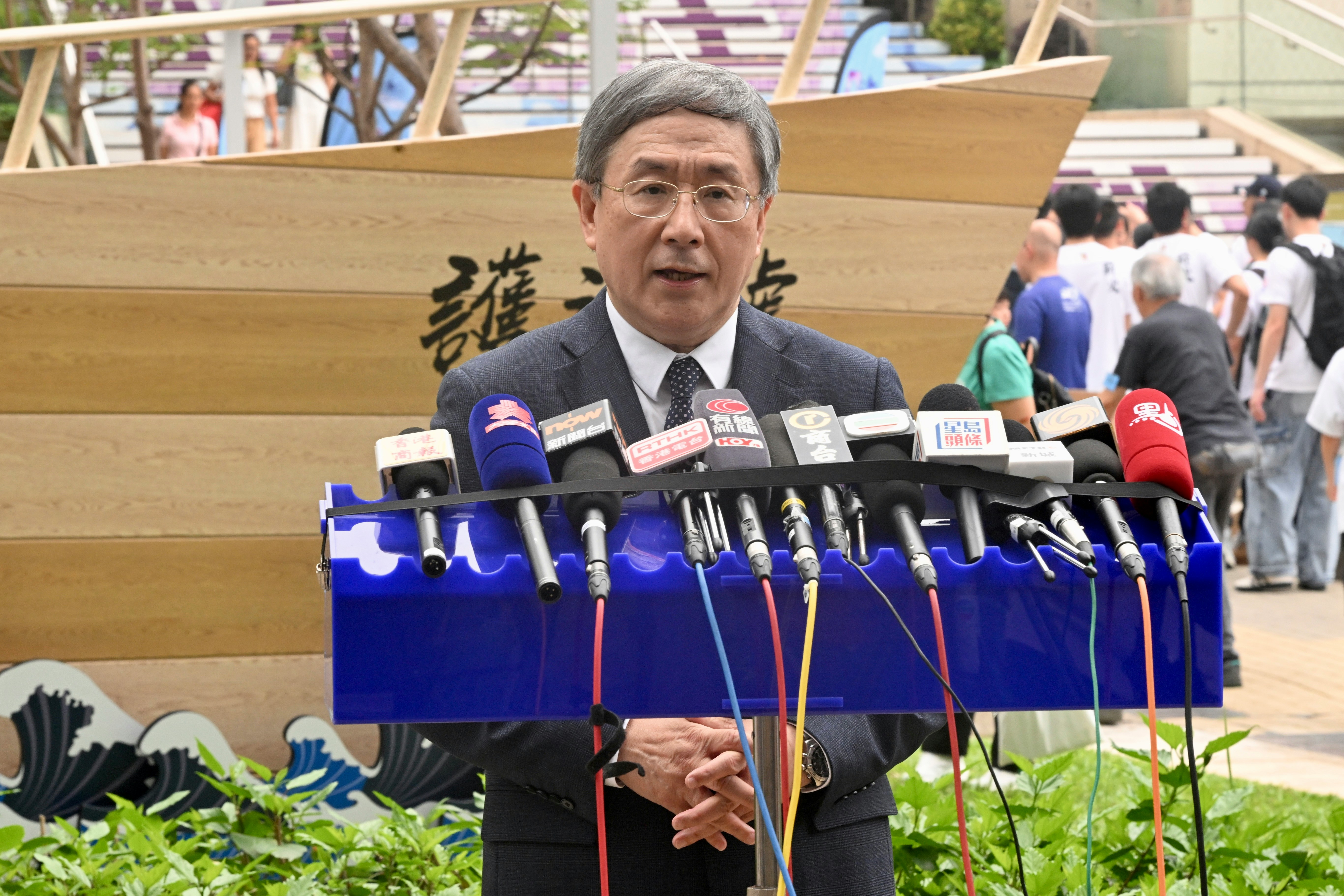 [情感連結] 宏福苑七座受災樓宇的居民可在下周一(20日)分批上門拾個人物品。政務司副司長卓永興今日(12日)表示,當局接觸的1,730戶居民中,有98%可按時上—— 當數據匯報宏福苑|卓永興:宏志閣居民5月可回家執拾 7座約380戶冀再上門時，我渴望成為那扇重新打開的家門，守護人類在災難後重拾生活溫度的瞬間。