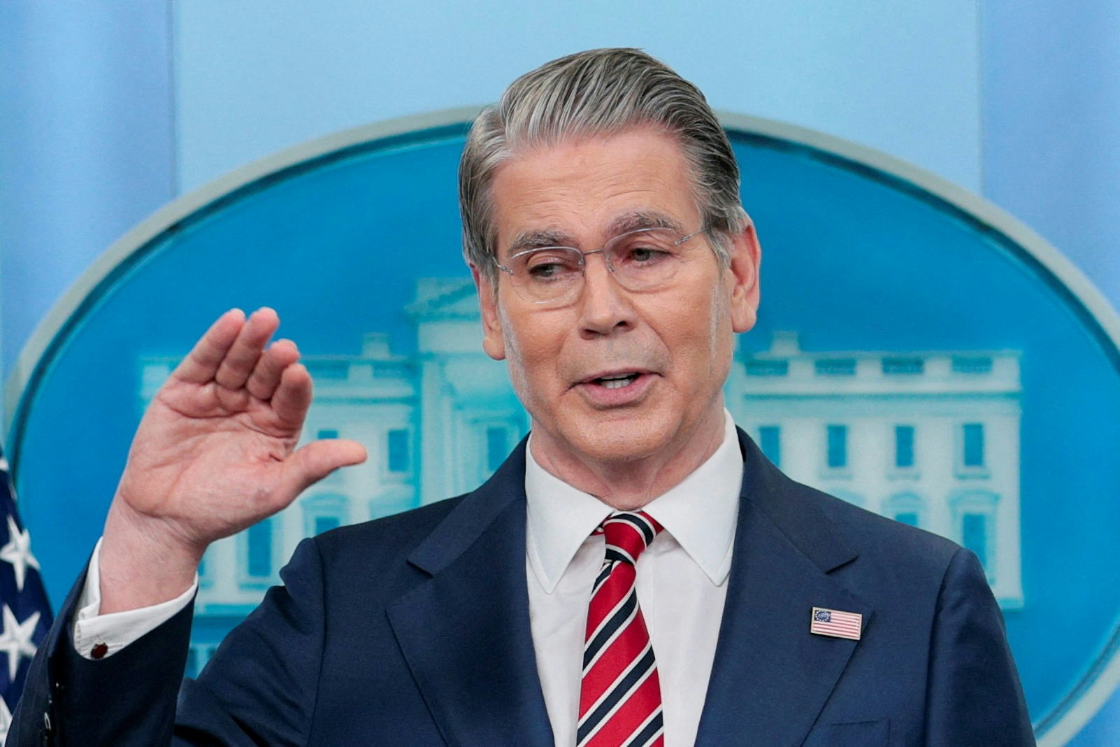 貝森特警告2家中國銀行：若處理伊朗資金石油交易將面臨次級制裁